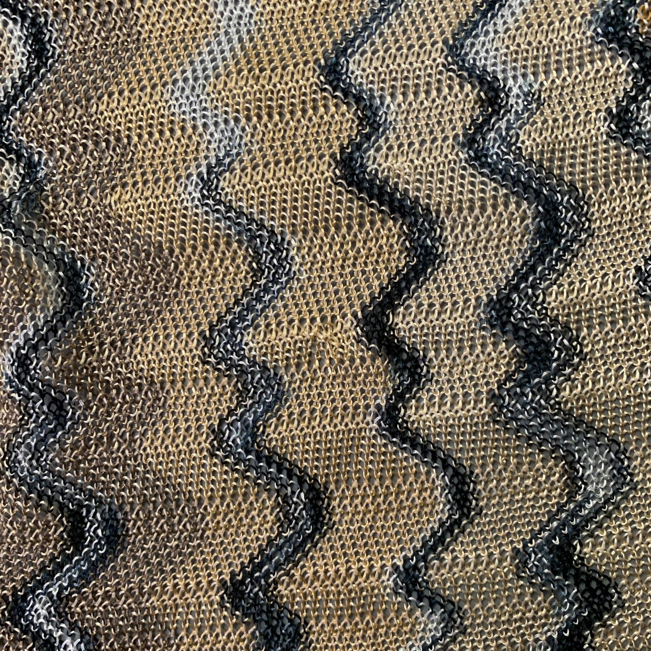 Uomo Missoni Beige Scialle con frangia in maglia di viscosa multi colore Zig Zag in vendita