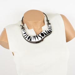 Collier Missoni à col rigide sculptural bicolore, collection printemps 2014