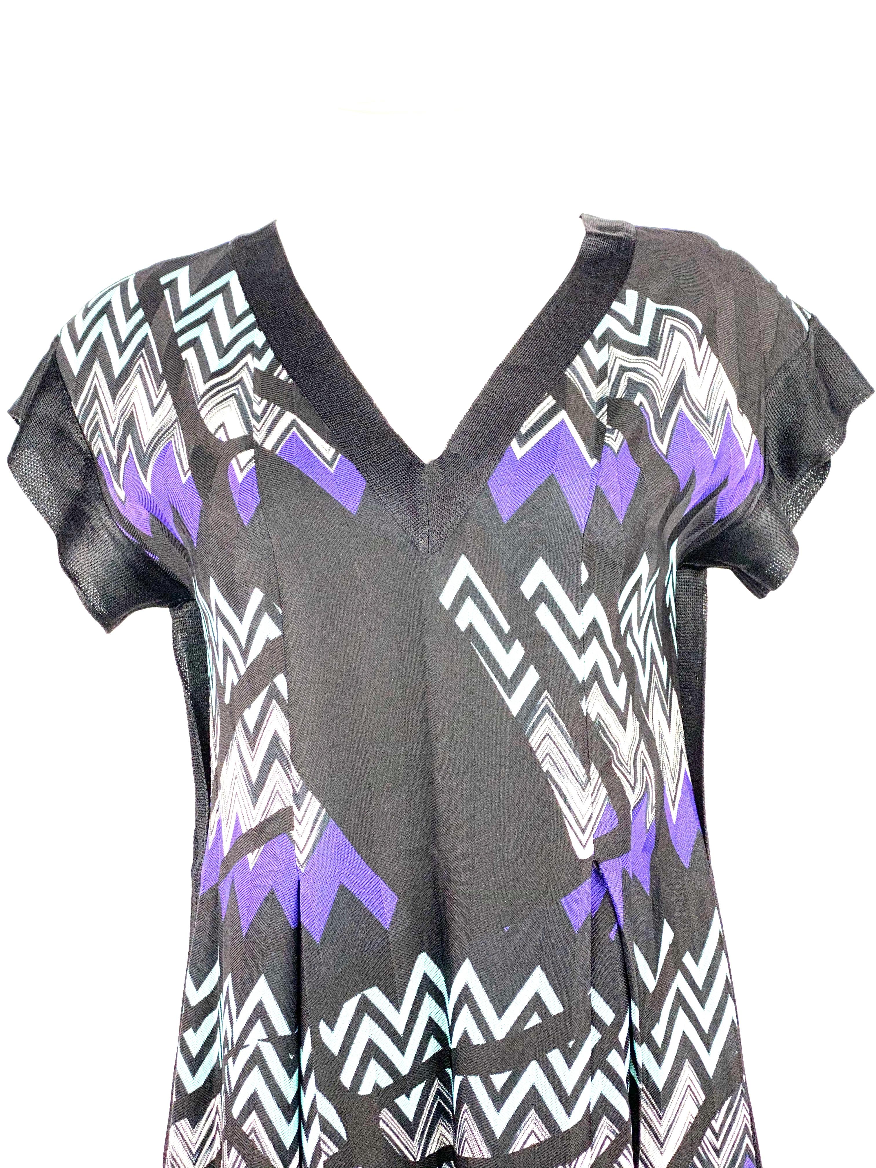 MISSONI Black and Blue Zig Zag Short Sleeves Mini Dress
Product detail:
100% Rayon
Black white and blue w/ zig zag pattern
Short sleeves
V neck cut out 
Made in Italy
