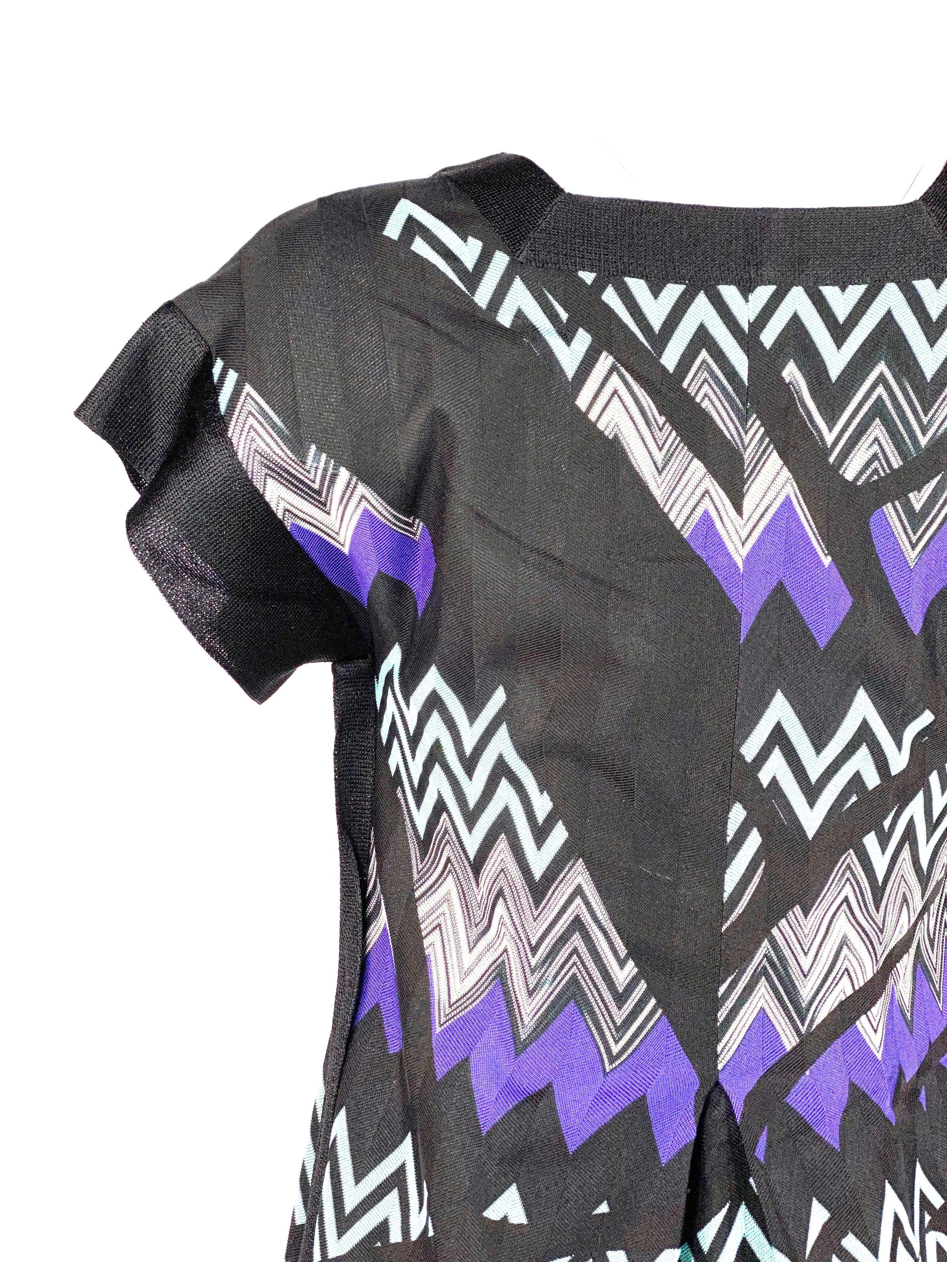 MISSONI Black and Blue Zig Zag V- Neck Short Sleeves Mini Dress In Excellent Condition For Sale In Beverly Hills, CA