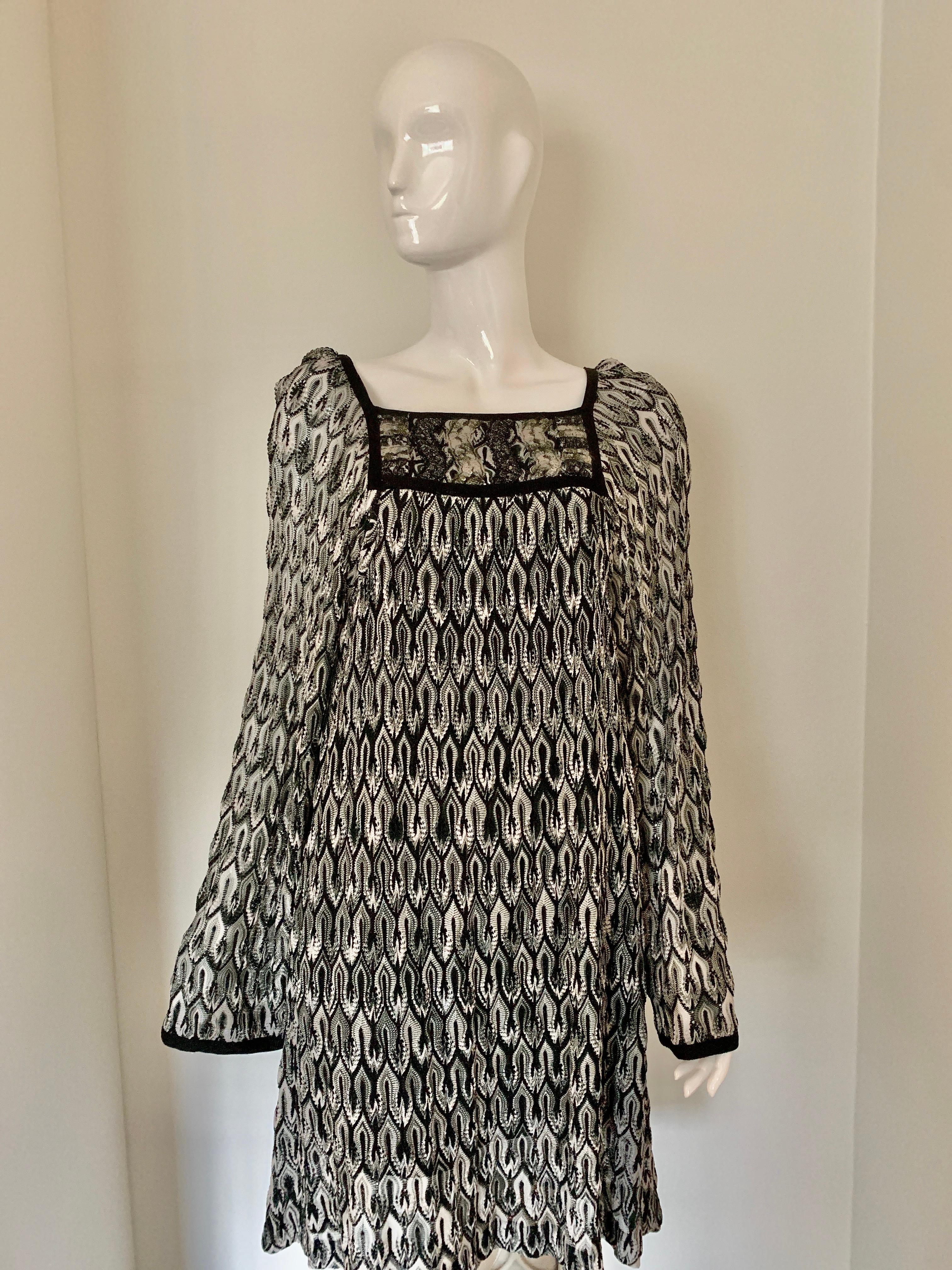 Missoni Black and White Long Sleeve Swing Dress In Good Condition In Thousand Oaks, CA