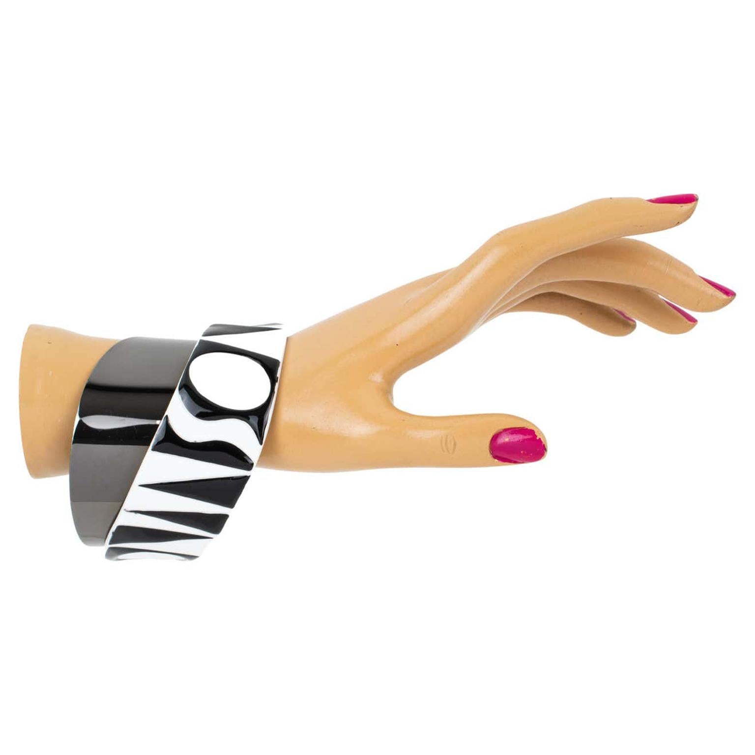 Missoni Black and White Lucite and Metal Bracelet Bangle, Runway Spring 2014 For Sale 4