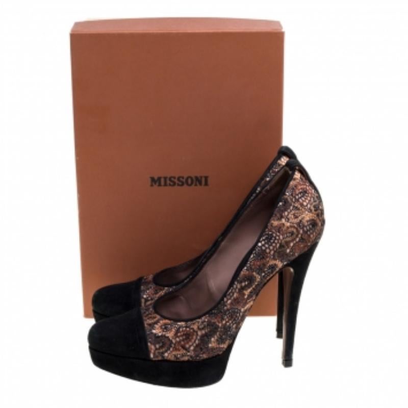 Missoni Black/Beige Lace and Suede Pointed Toe Platform Pumps Size 39 In Fair Condition For Sale In Dubai, Al Qouz 2