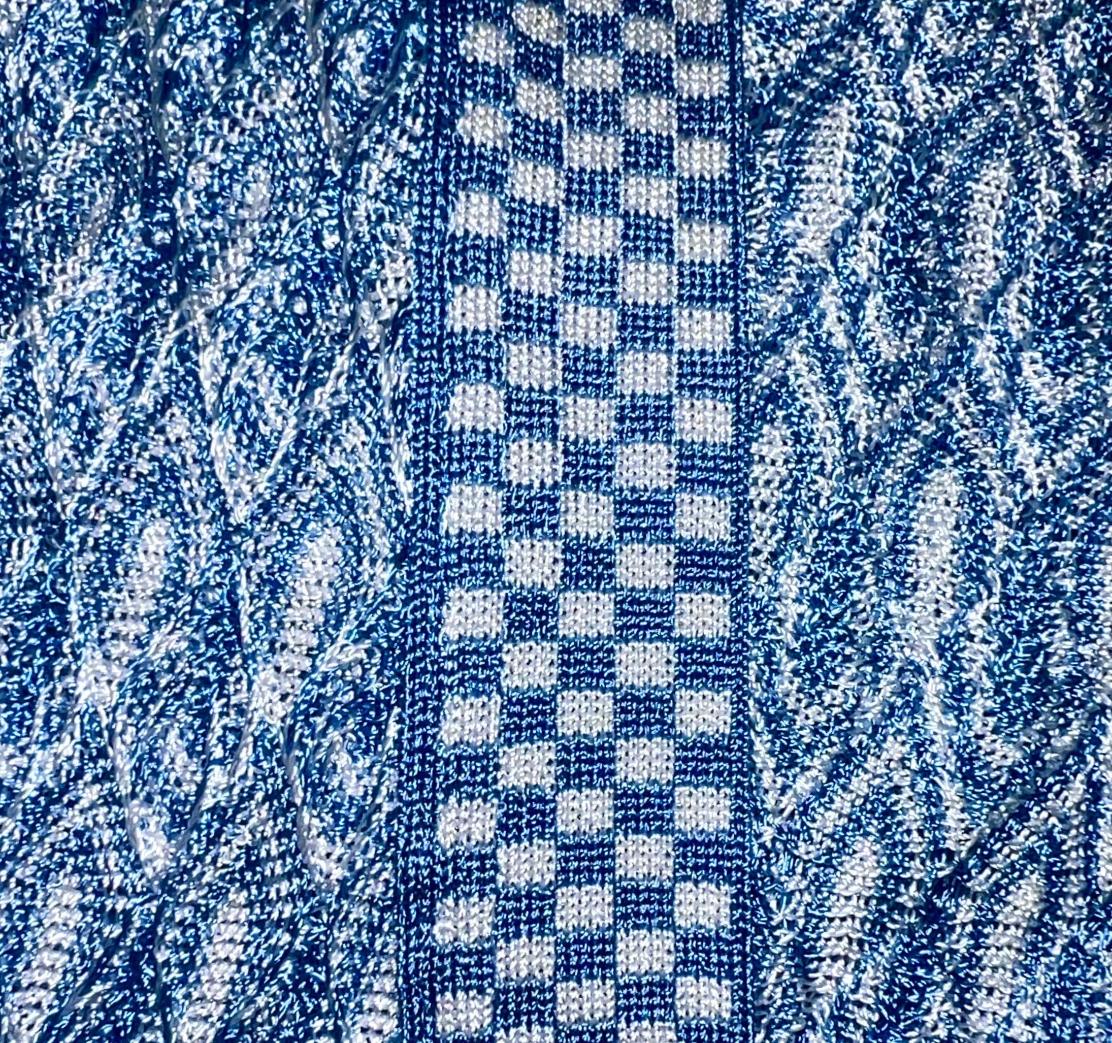 Robe longue caftan bleu à chevrons en maille crochet MISSONI 42 en vente 1