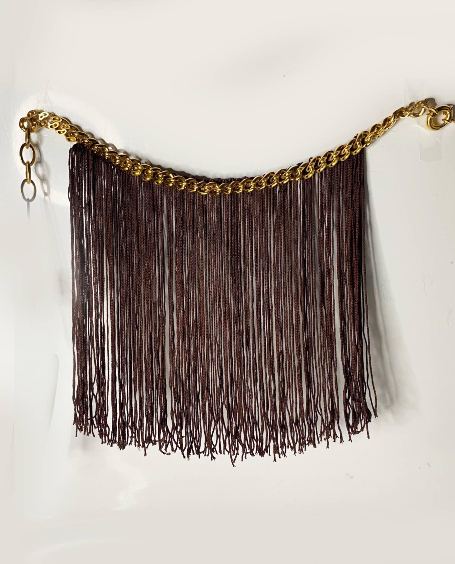 Missoni Brown Fringe Gold Metal Choker Necklace This timeless design is crafted from enduring gold metal, showcasing a modern fringe texture. It's an effortless way to upgrade any outfit and elevate your style

Condition: new with