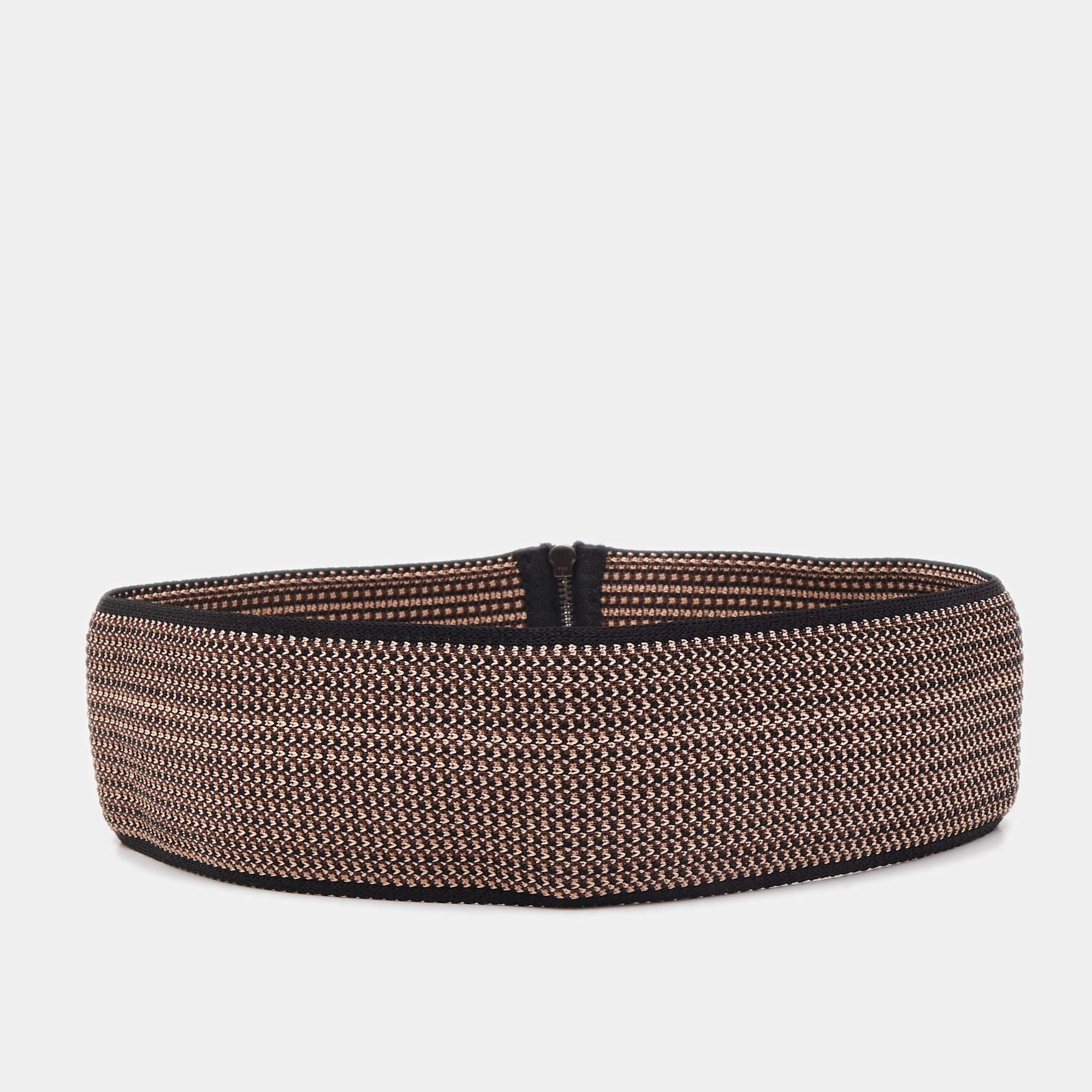 Add a luxe finish to your OOTD with this designer belt. It is carefully crafted to last well and boost your style for a long time.