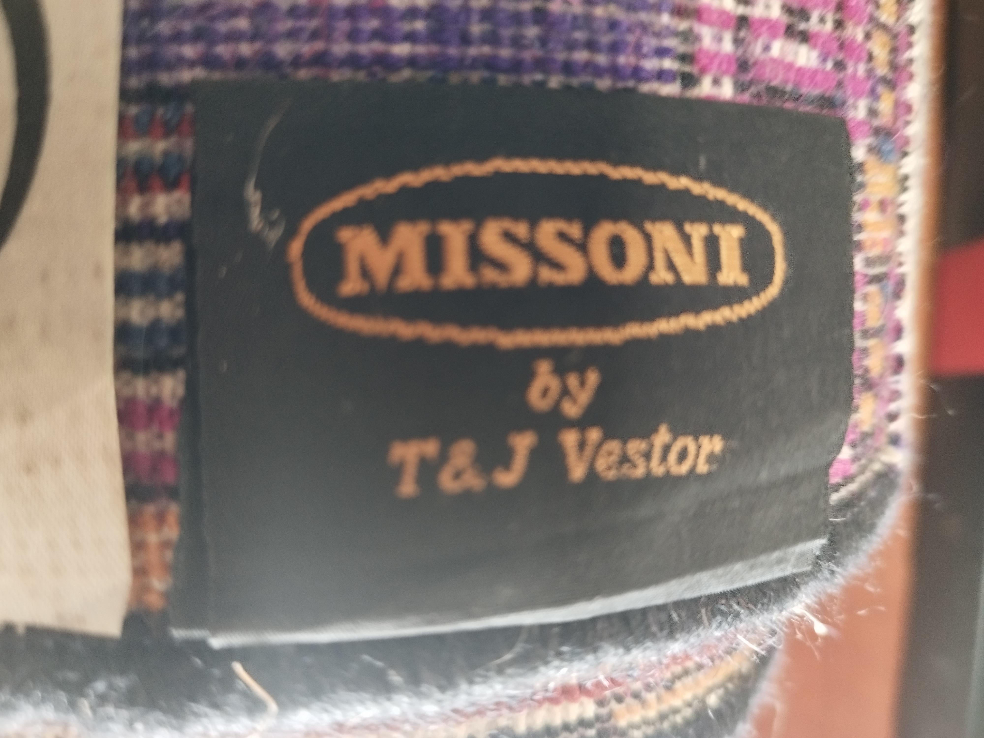 Large wool carpet featuring designs by the renowned fashion house Missoni, founded by Ottavio Missoni, for T&J Vestor, a company specializing in manufacturing for prominent fashion brands.

In the 1980s, Missoni collaborated with T&J in the