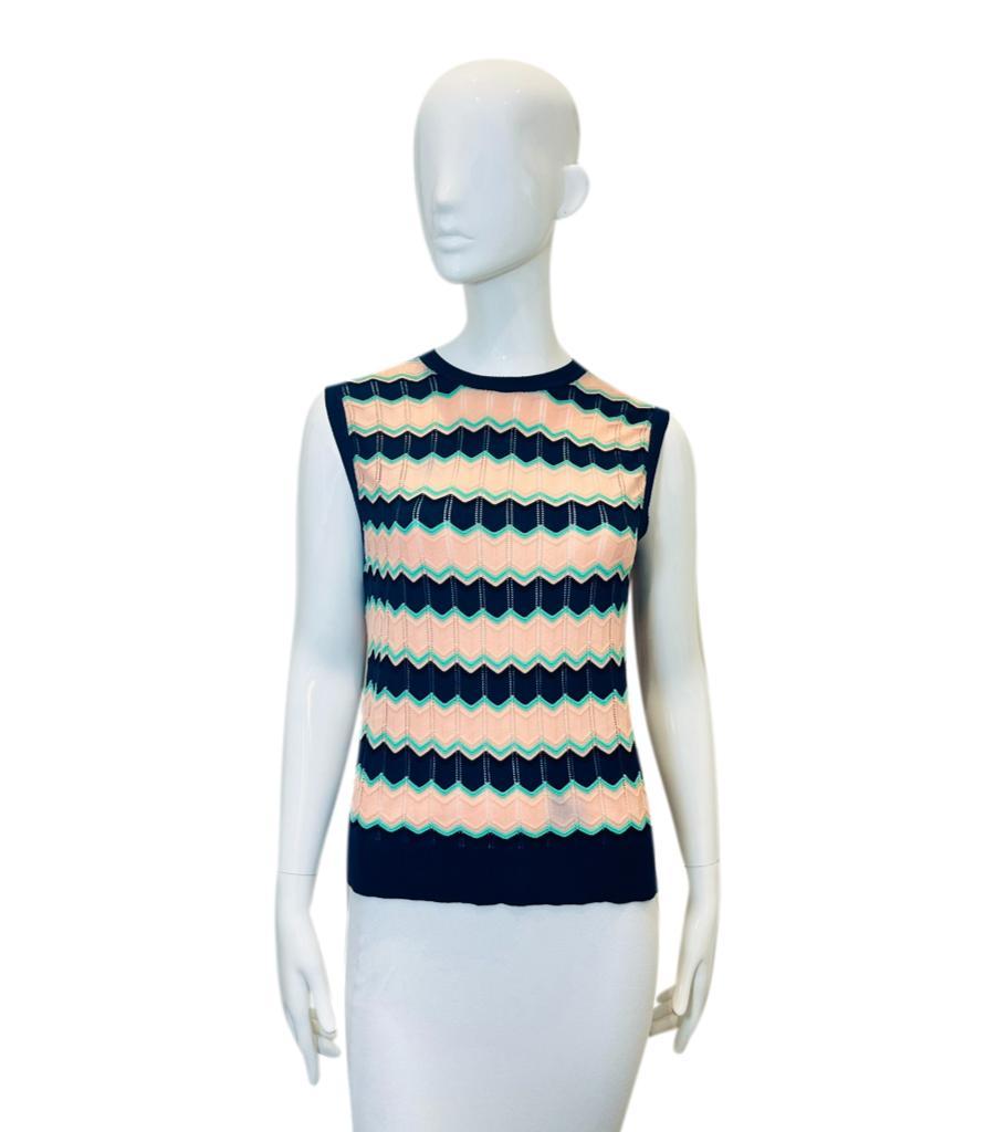 Missoni Chevron Pattern Cotton Knit Vest

Multicoloured knitwear designed with the brand's signature chevron pattern.

Featuring ribbed hem and crew neckline.

Size – 44IT 

Condition – Good (Discolouration marks to the front and side)

Composition
