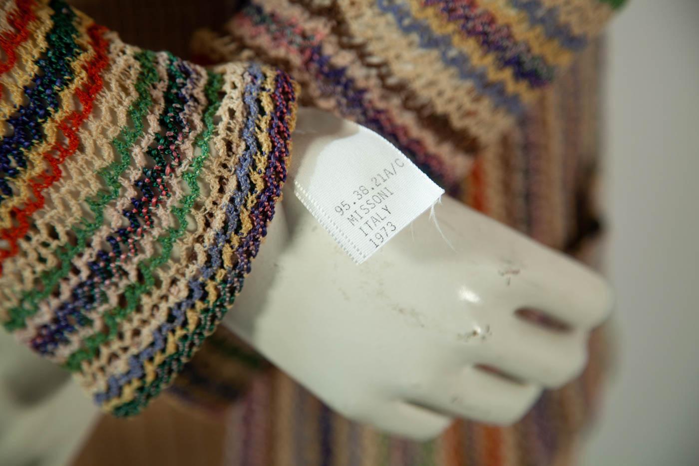 Missoni, Ensemble documentato dal museo, canotta, gonna e cardigan, 1973 in vendita 11