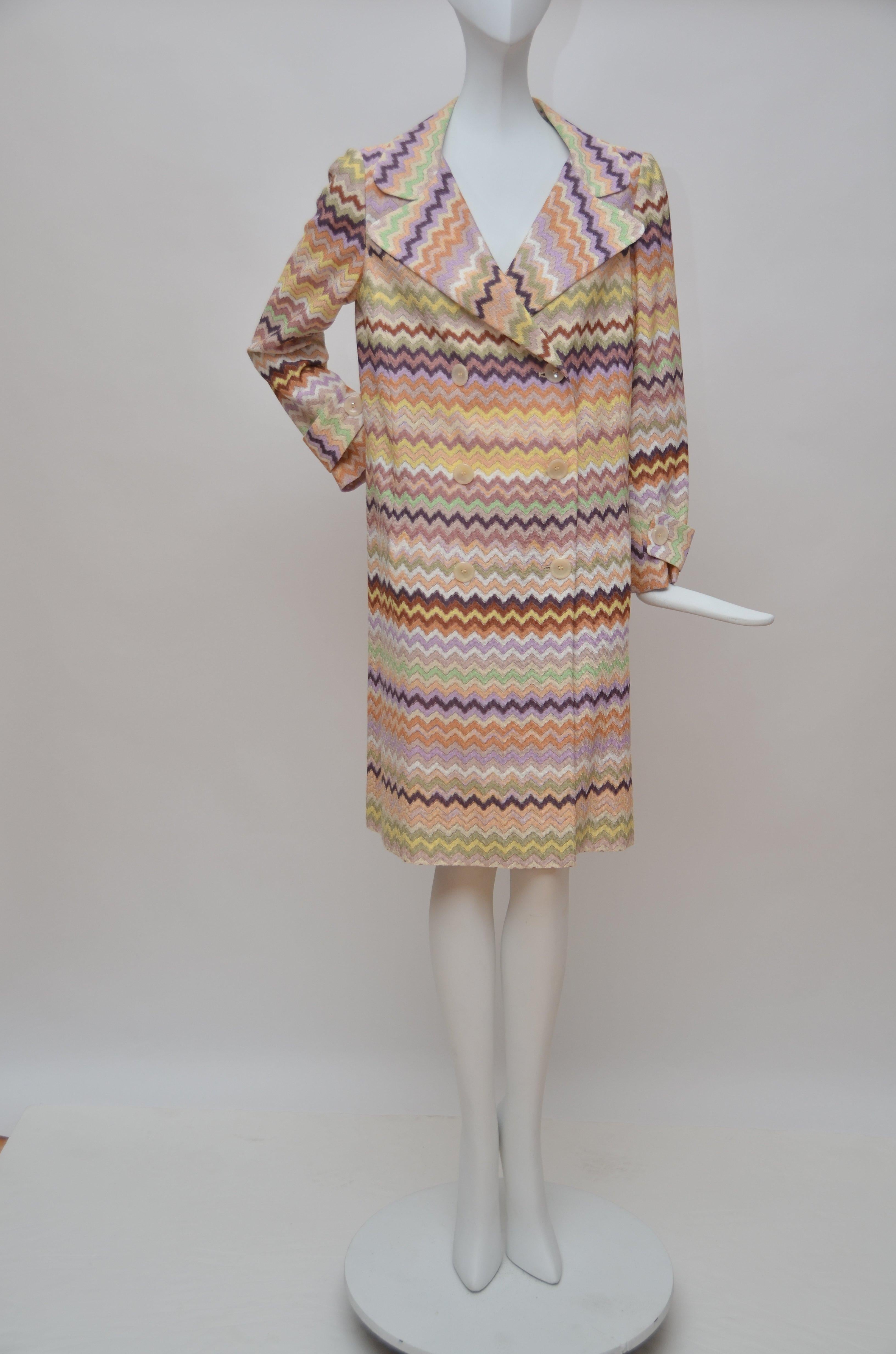 Missoni coat lined in silk
No size label
Condition is excellent ,looks unworn
Photographed on mannequin size 2US

FINAL SALE.