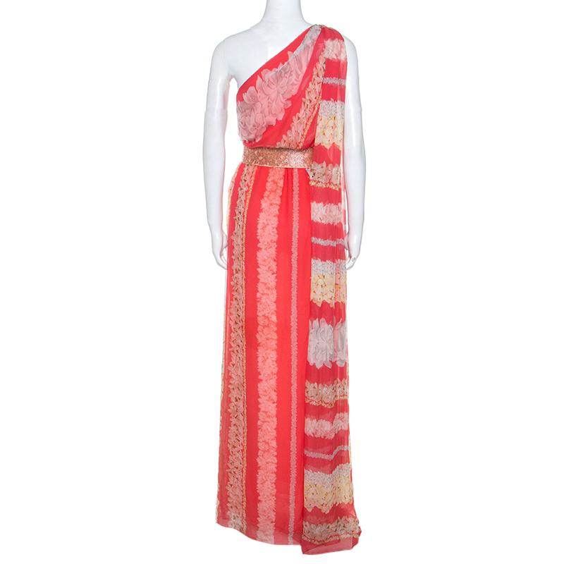 A charming and sophisticated piece like this Missoni dress deserves a special place in your wardrobe. Crafted from 100% silk, this luxurious dress flaunts a pink floral print all over. It has been designed to deliver effortless style and glamour. It