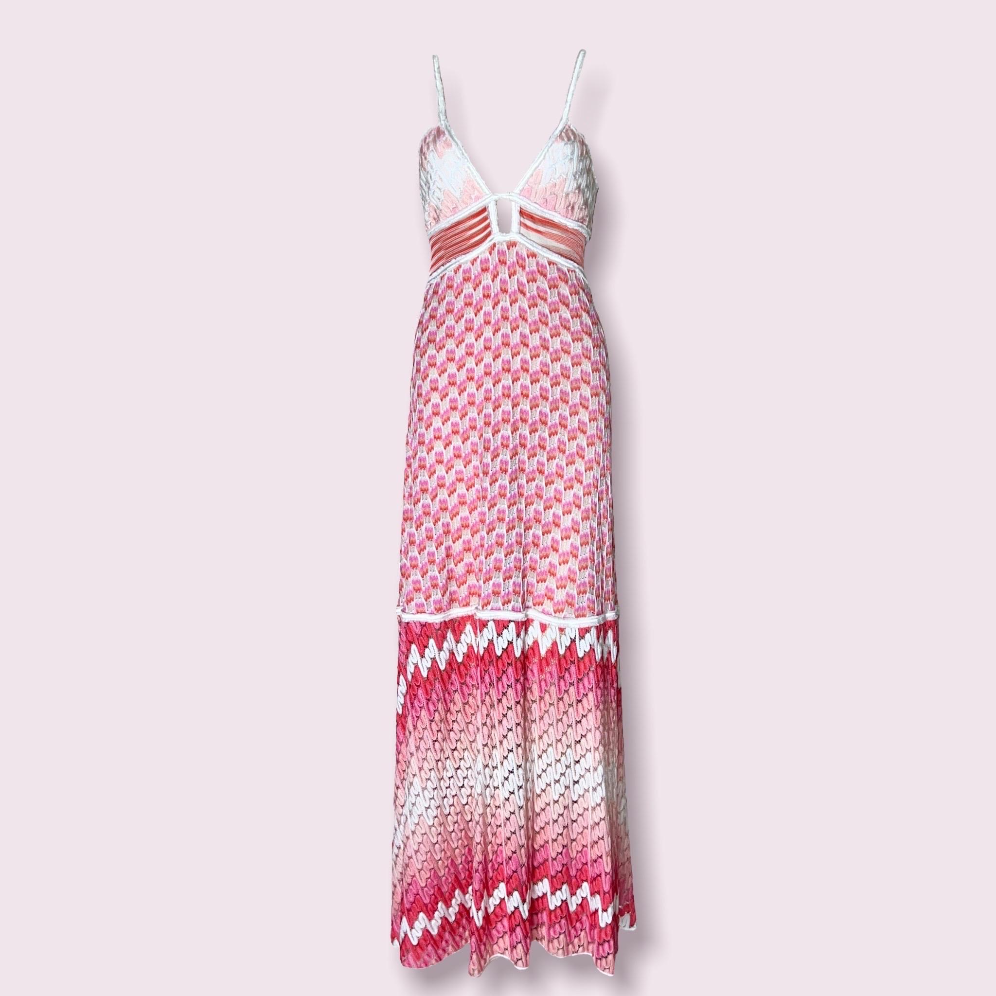 UNIQUE LUXURIOUS MISSONI ORANGE LABEL MAXI DRESS GOWN

 A CLASSIC MISSONI SIGNATURE PIECE THAT WILL LAST YOU FOR YEARS

DETAILS:

Stunning maxi dress by MISSONI
Beautiful shades of pink
White fringed shoulder straps and details
Sexy peek-a-boo
