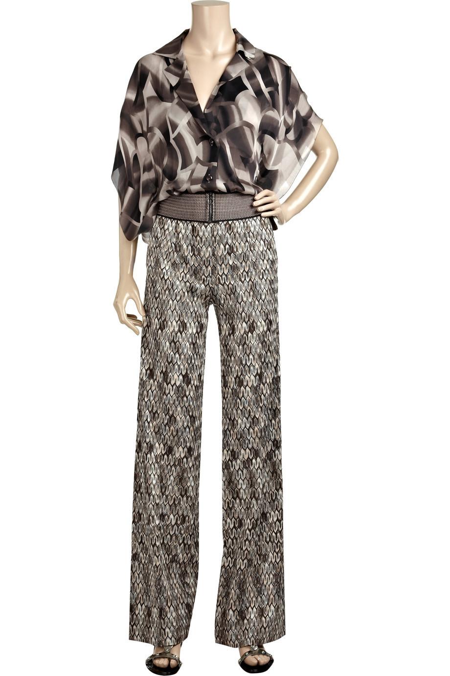 Designed by Missoni in its signature weave pattern, this jumpsuit is too stylish to resist! 
It comes with a silk top with buttoned front.

Details:

    Classic MISSONI signature zigzag crochet knit
    Stunning colors!
Silk top. discreetly printed