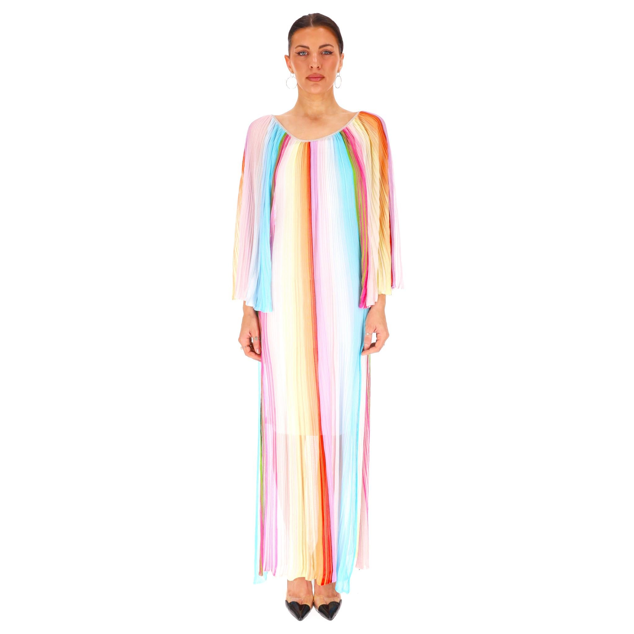 Missoni - Robe de plage rayée en maille crochetée / Up Up

Robe transparente multicolore conçue avec un motif rayé caractéristique.

Elle est agrémentée de bordures métalliques, de manches larges et de fentes sur le côté.

Encolure ronde et dos