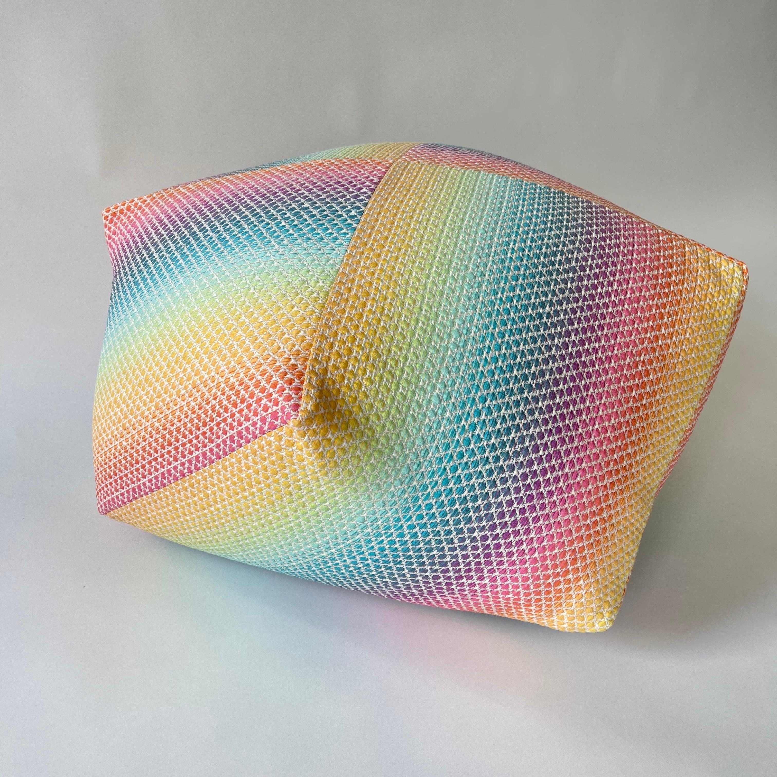 Pouf ottomano o poggiapiedi con diamanti di Missoni, Italia 2018 In condizioni buone in vendita a Miami, FL