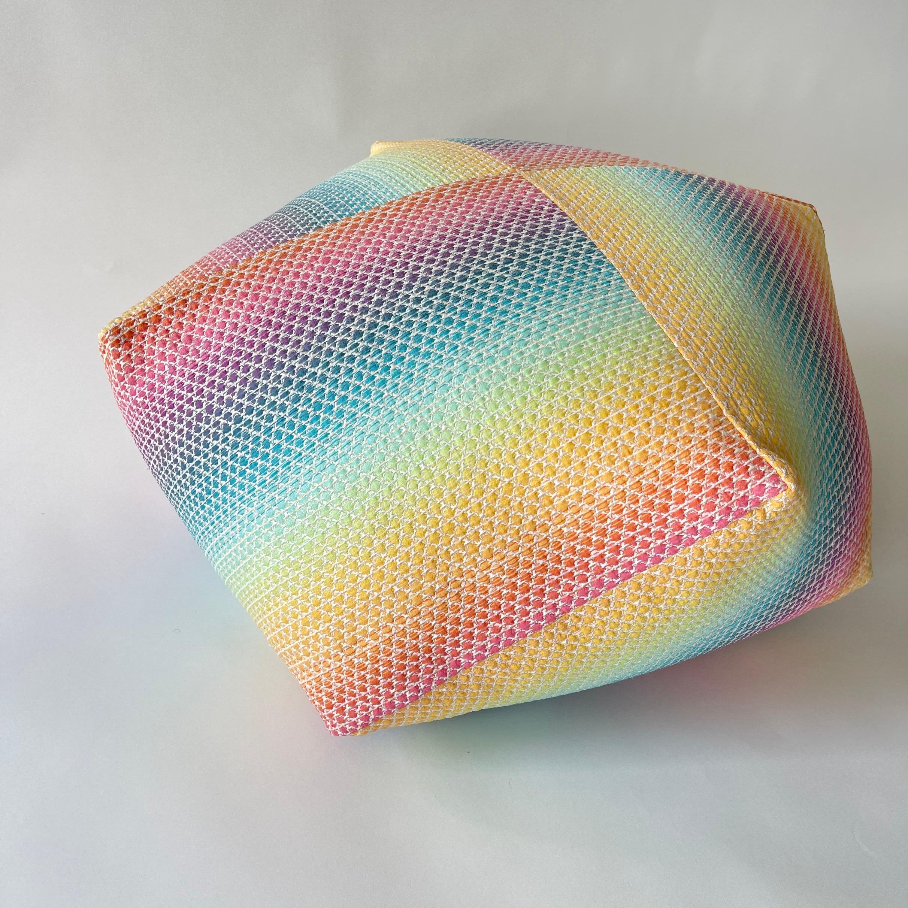 Tessuto Pouf ottomano o poggiapiedi con diamanti di Missoni, Italia 2018 in vendita