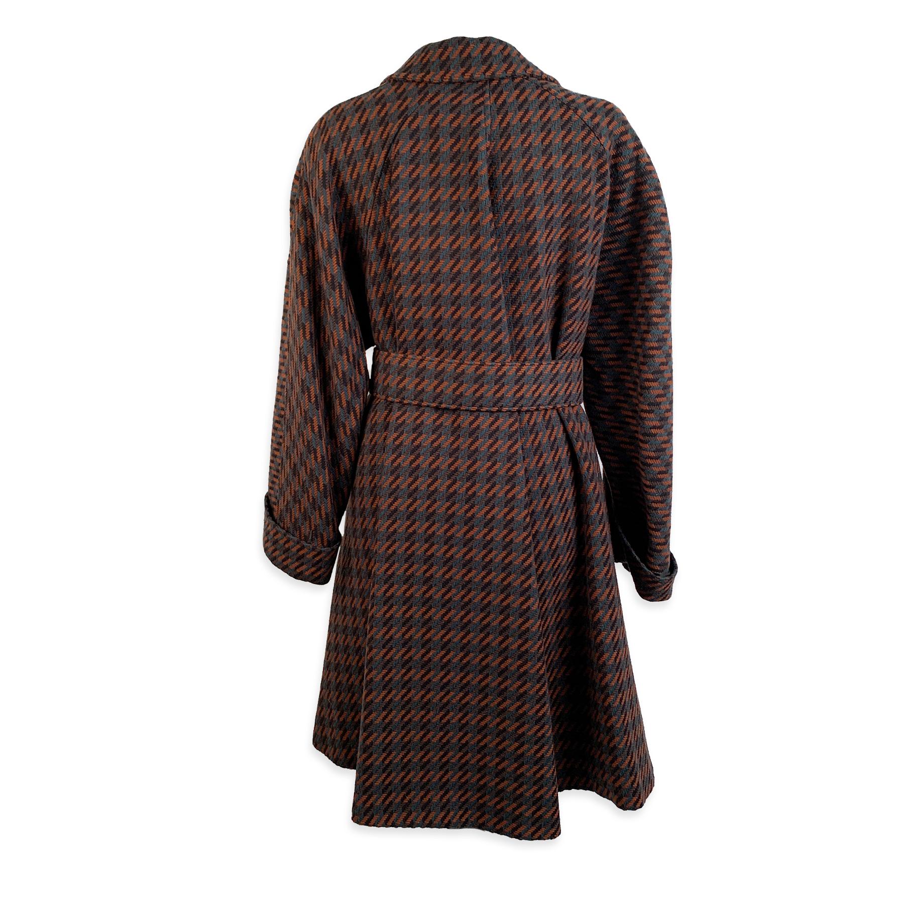 'Missoni Donna' vintage coat, crafted in patterned wool-look fabric, in autumn colors (green, brown and black). It features an oversized fit, a belted waistline, long sleeve styling with rolled cuffs and 2 side pockets. Composition tag is missing