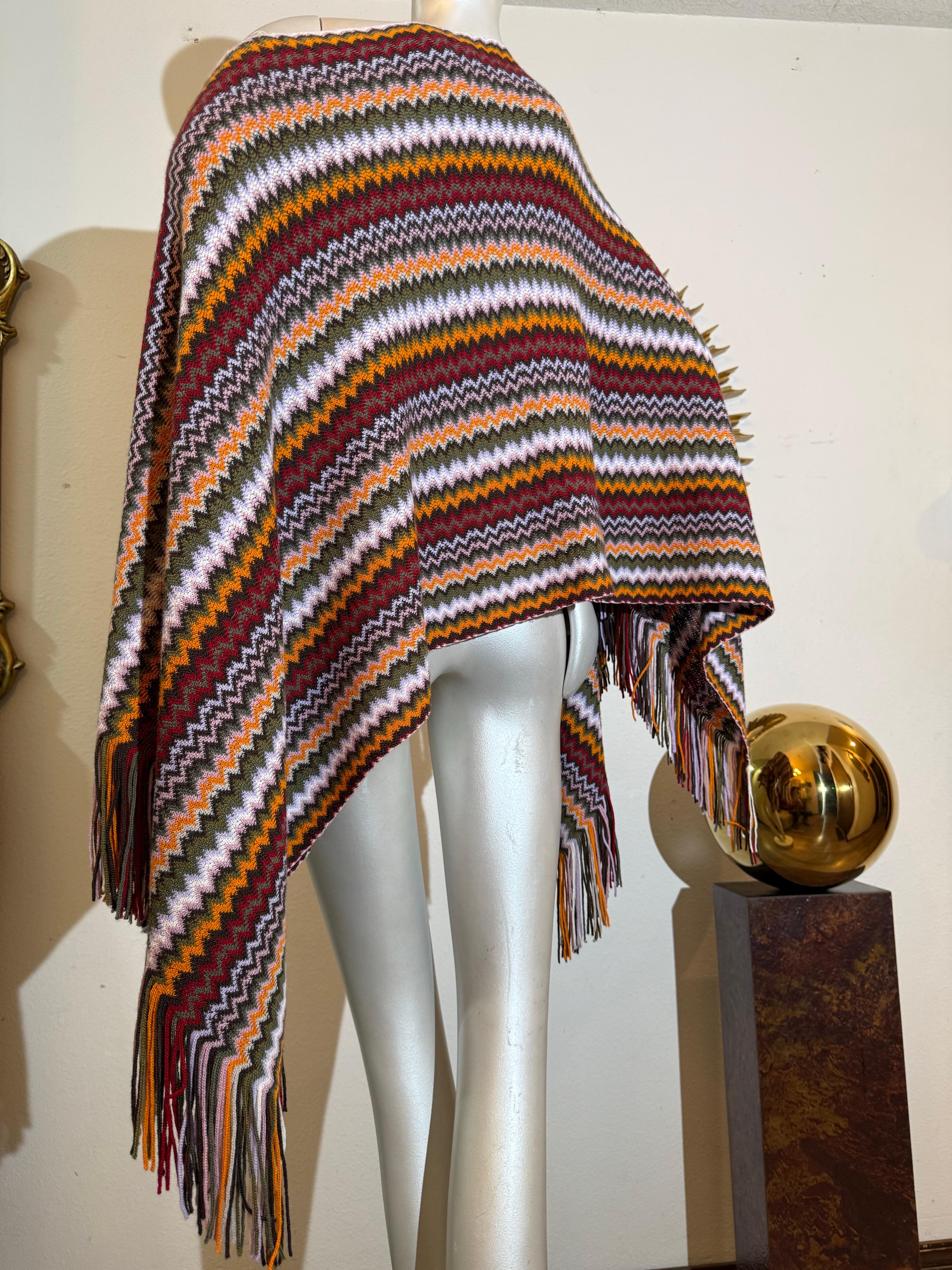 Missoni - Poncho in lana a maglia Chevron Autunno/Inverno in Marrone, Senape, Nero e Bianco in vendita 7