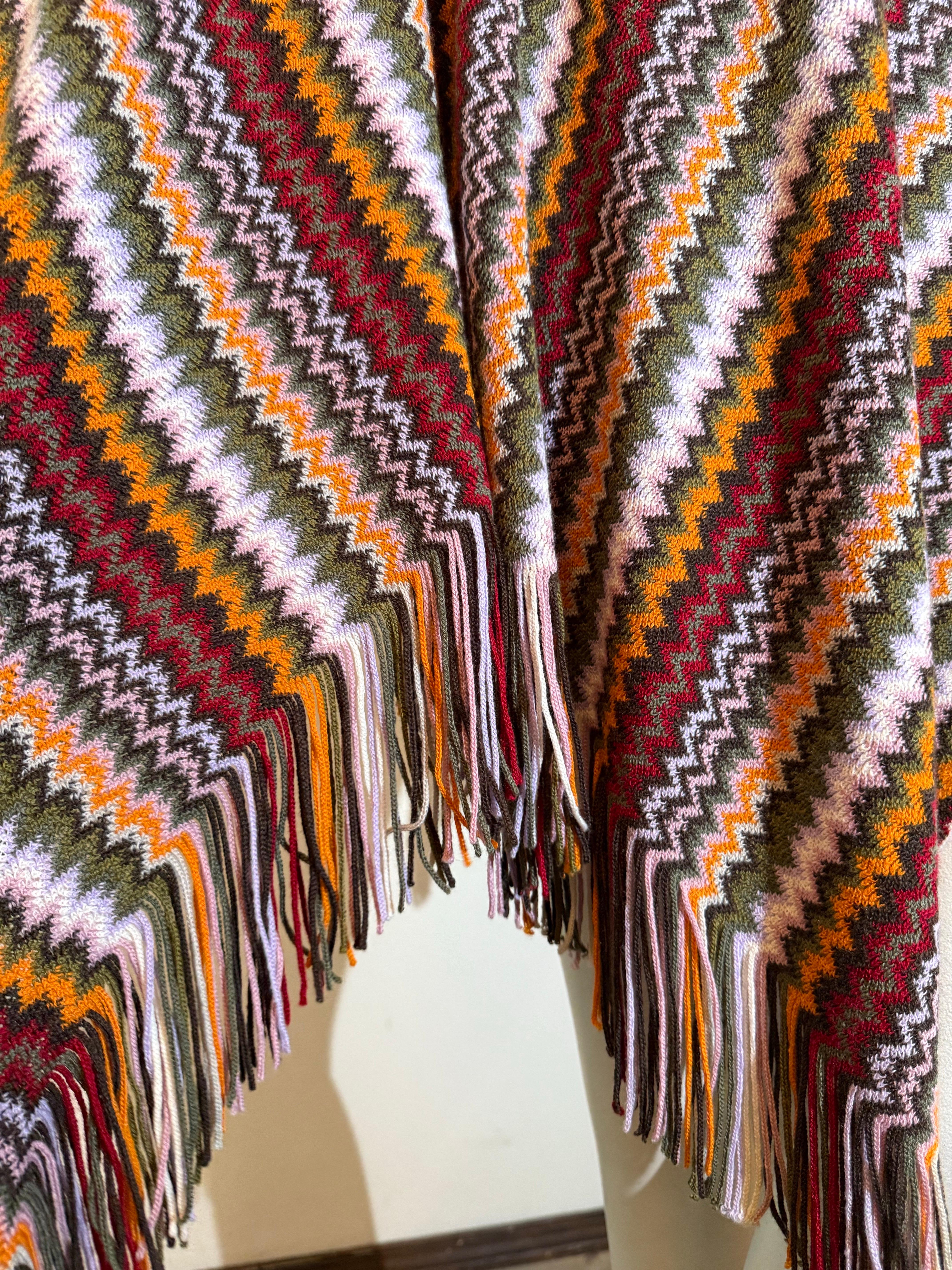 Missoni - Poncho in lana a maglia Chevron Autunno/Inverno in Marrone, Senape, Nero e Bianco in vendita 2
