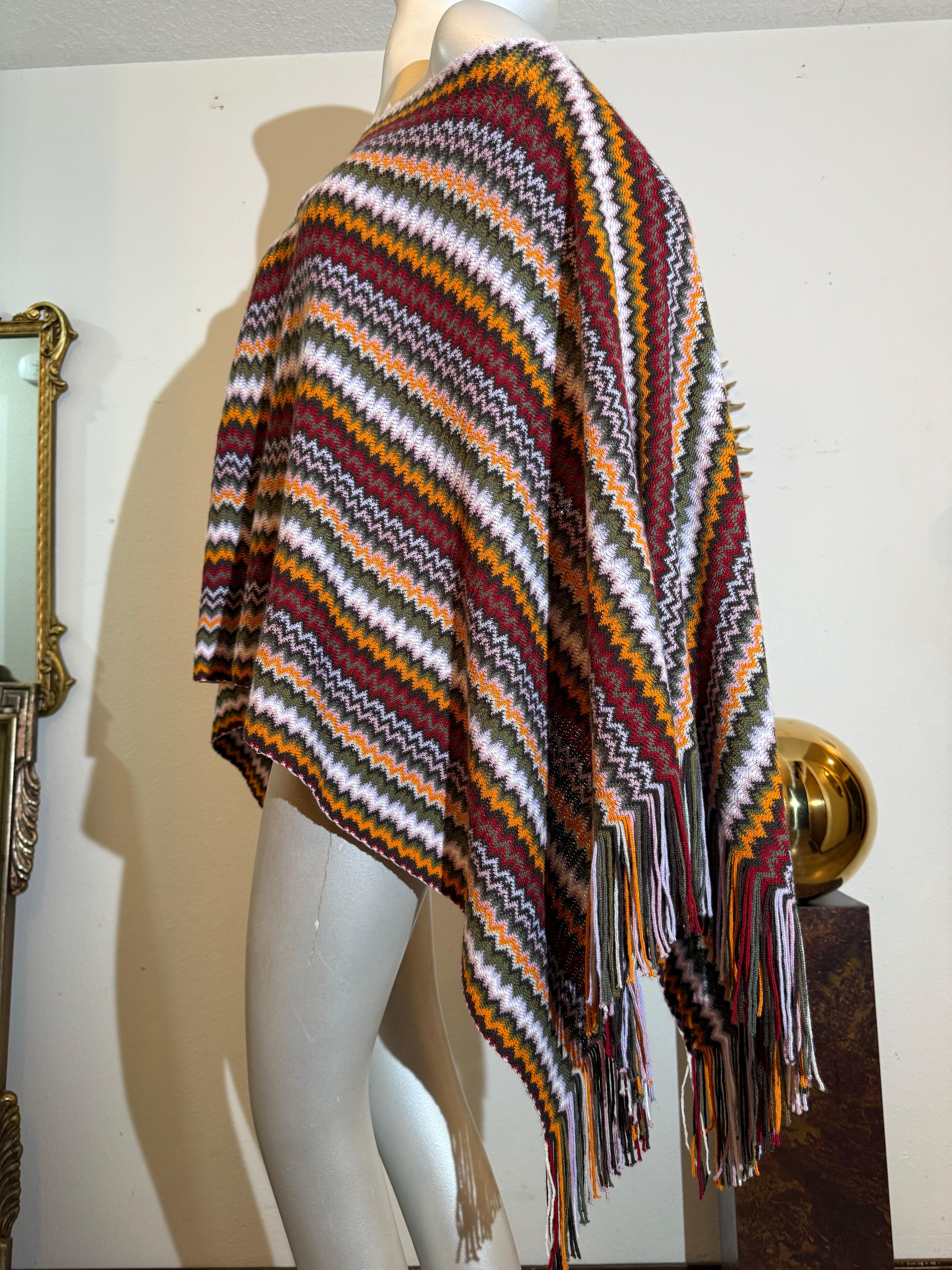 Missoni - Poncho in lana a maglia Chevron Autunno/Inverno in Marrone, Senape, Nero e Bianco in vendita 3