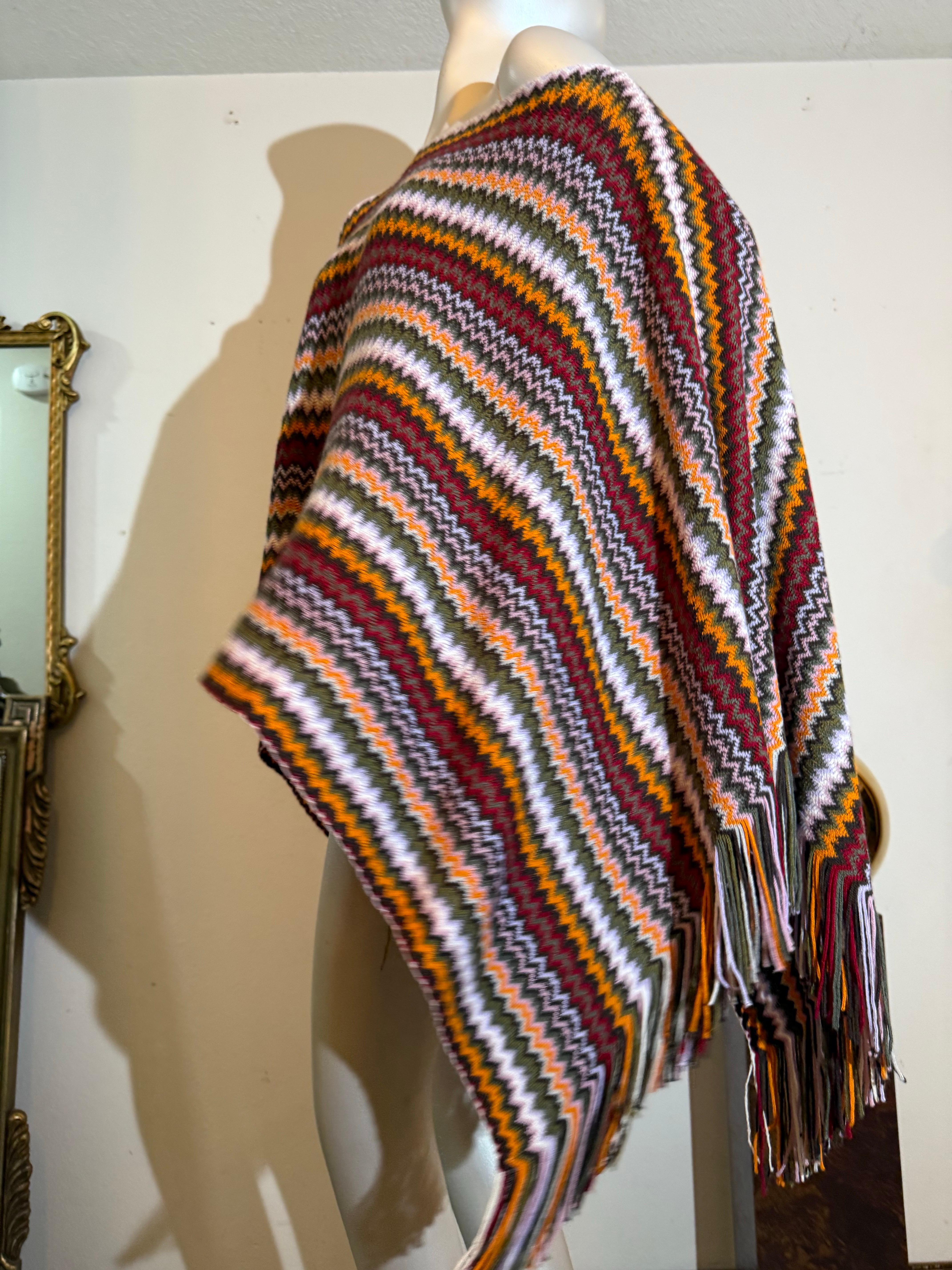 Missoni - Poncho in lana a maglia Chevron Autunno/Inverno in Marrone, Senape, Nero e Bianco in vendita 5