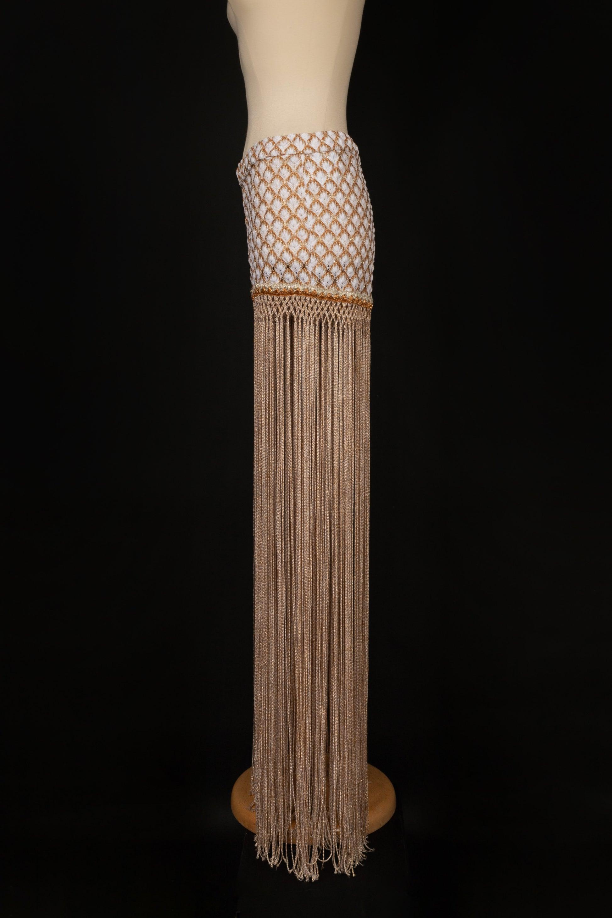 Missoni - Fringed pants/shorts in white and golden tones. Size 40IT.

Additional information:
Condition: Very good condition
Dimensions: Waist: 33 cm - Length without the fringes: 30 cm - Length with the fringes: 115 cm

Seller Reference: FJ7
