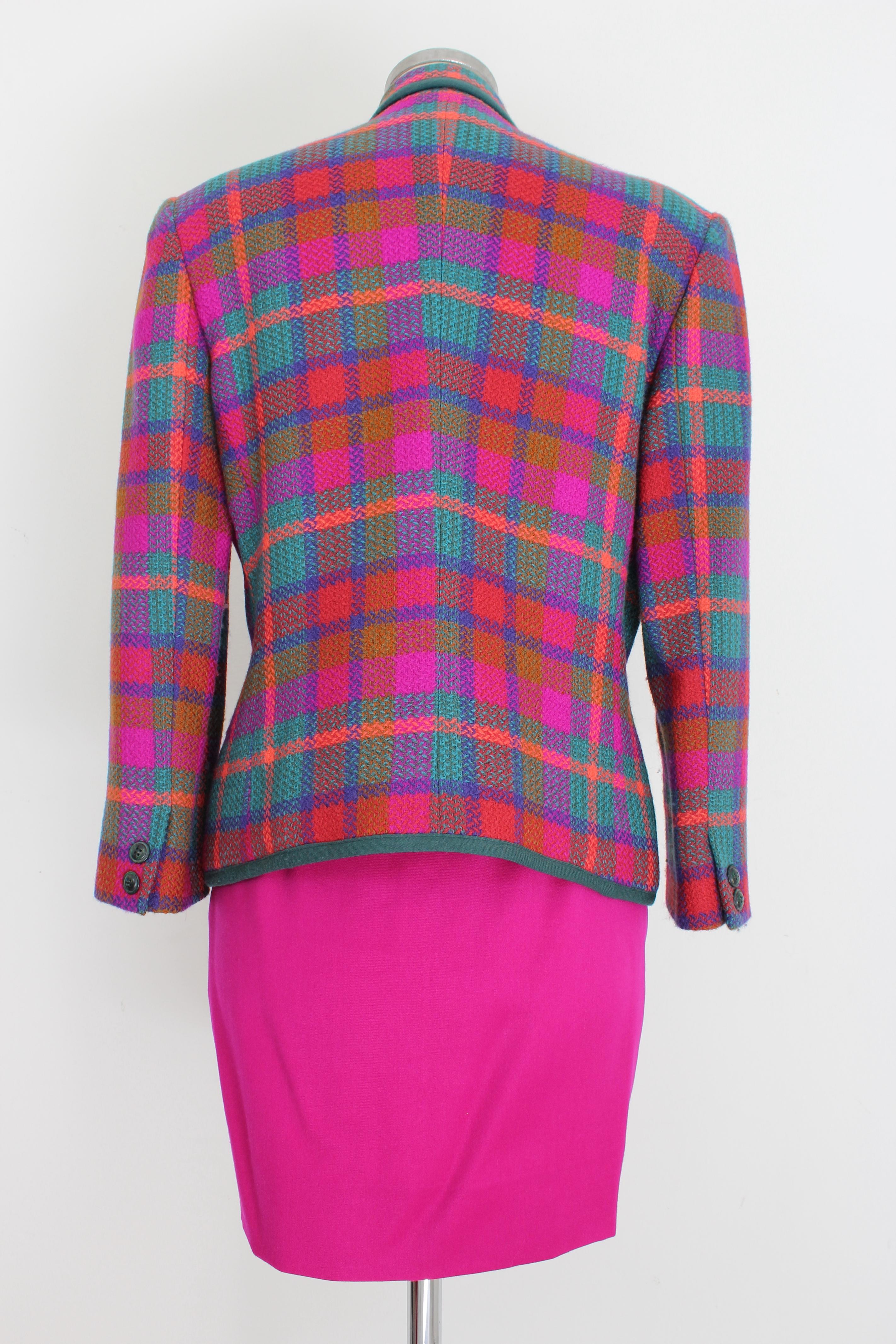 Missoni 80s vintage women's suit skirt. Jacket and skirt, checked pattern. Multicolored, fuchsia, purple and blue jacket, fuchsia straight skirt. 100% wool fabric, lined internally. Made in Italy.

Condition: Excellent

Article used few times, it