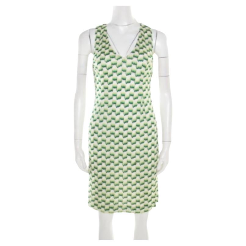 Grünes und weiß gemustertes ärmelloses Strickkleid mit V-Ausschnitt von Missoni S im Angebot