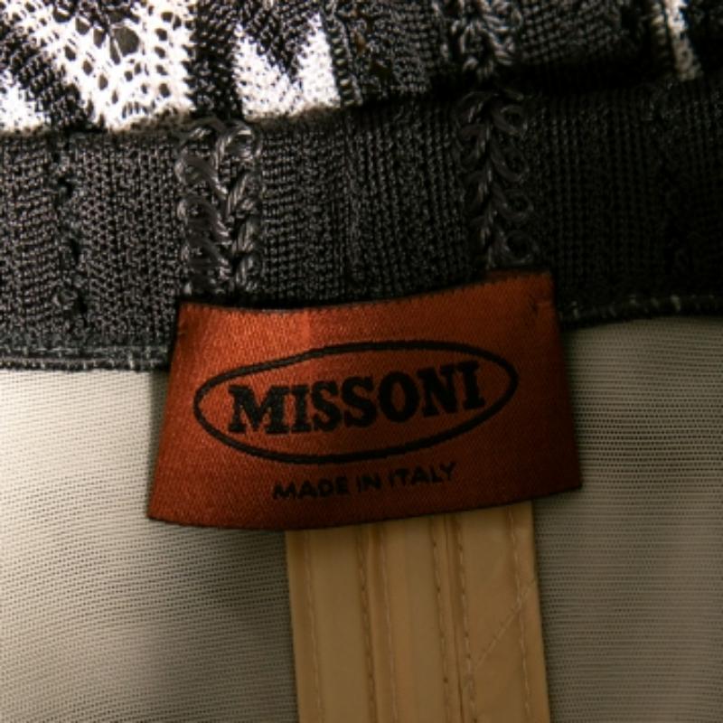 Missoni Grau gemustertes trägerloses Strickkleid M im Zustand „Gut“ im Angebot in Dubai, Al Qouz 2