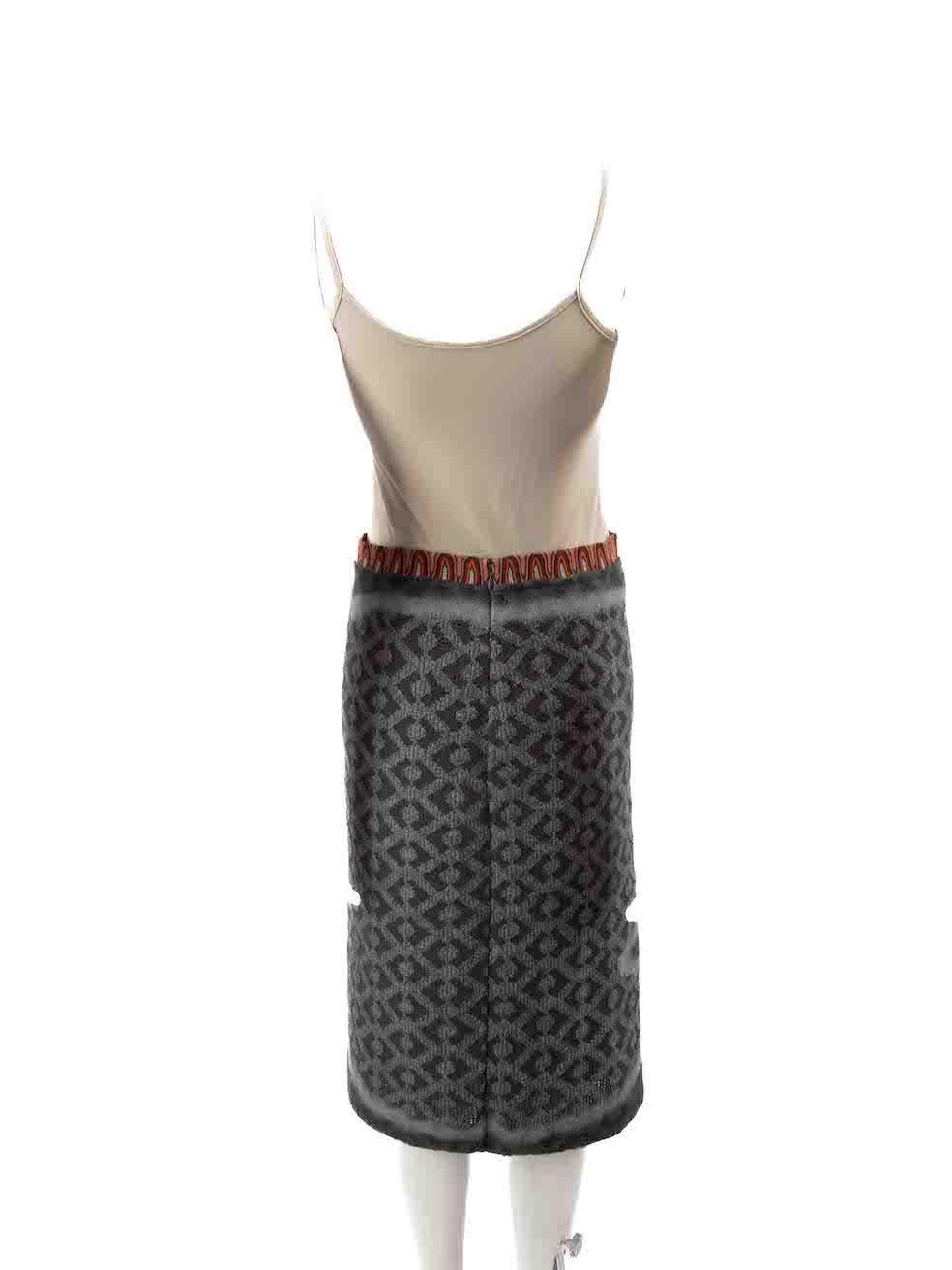 Missoni Grey Wool Knit Knee Length Skirt Size M In Good Condition For Sale In London, GB