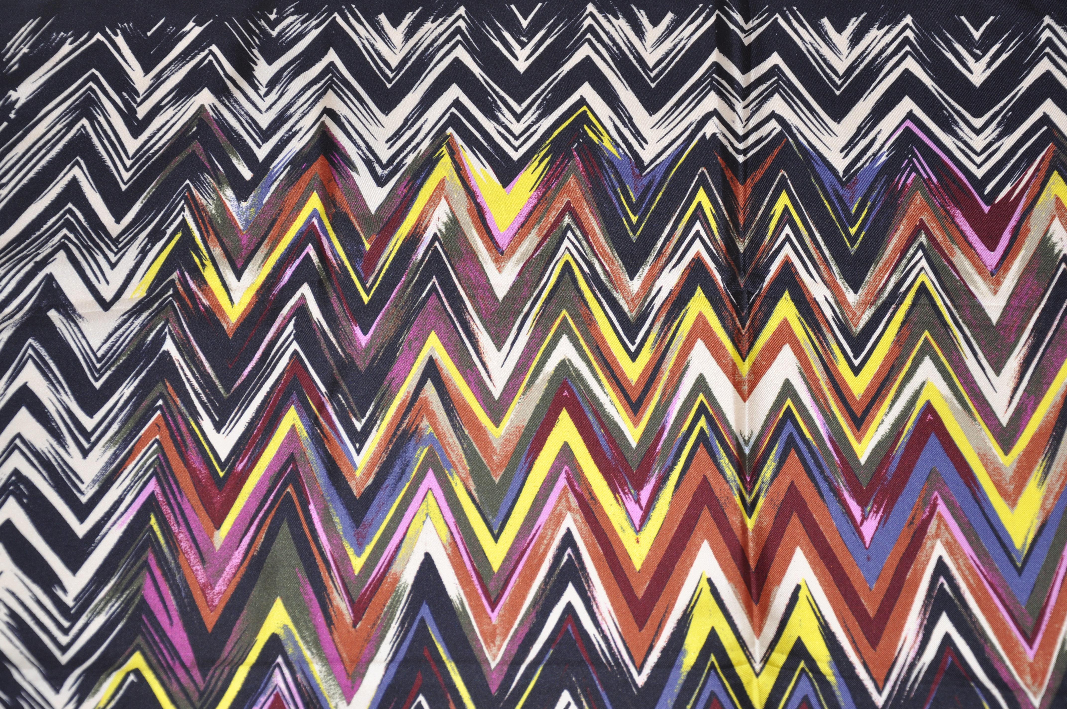Missoni - Écharpe en soie multicolore «zigzag » emblématique et emblématique en vente 3