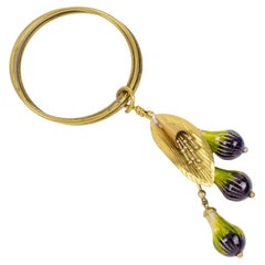 Missoni, Italie, bracelet jonc en métal doré avec breloques en émail vert et violet