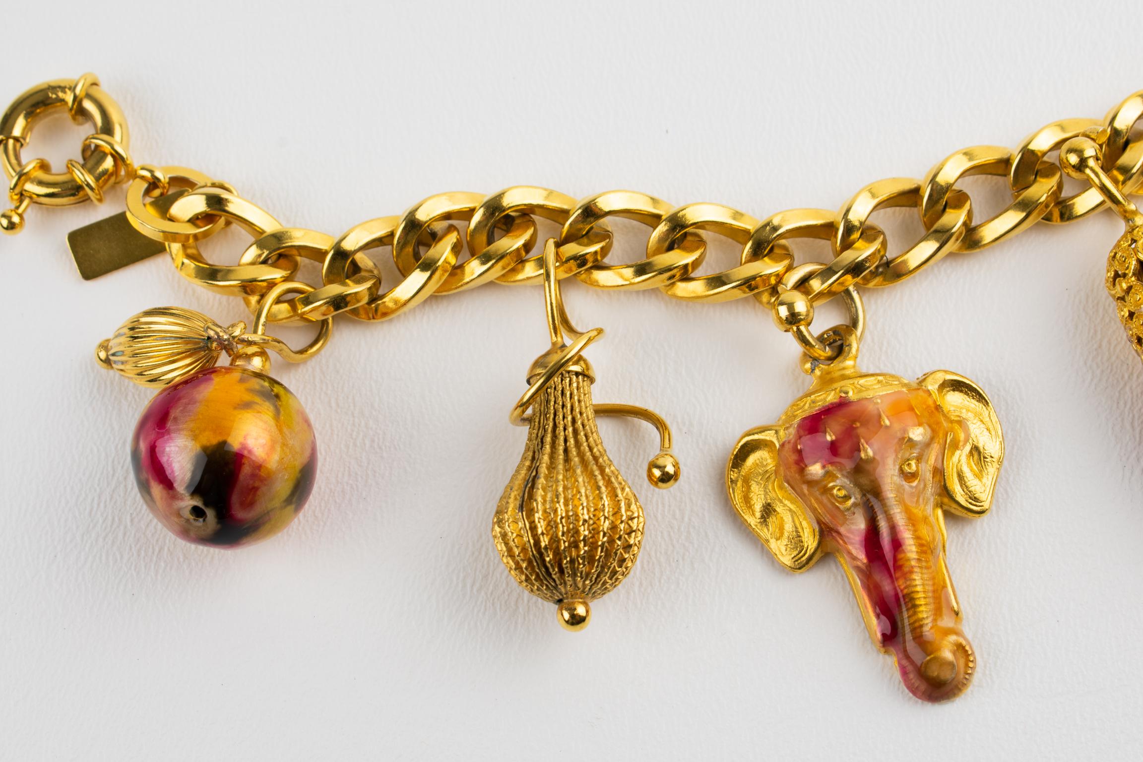 Missoni Italia Pulsera de eslabones de cadena de metal dorado con colgantes de esmalte en venta 5