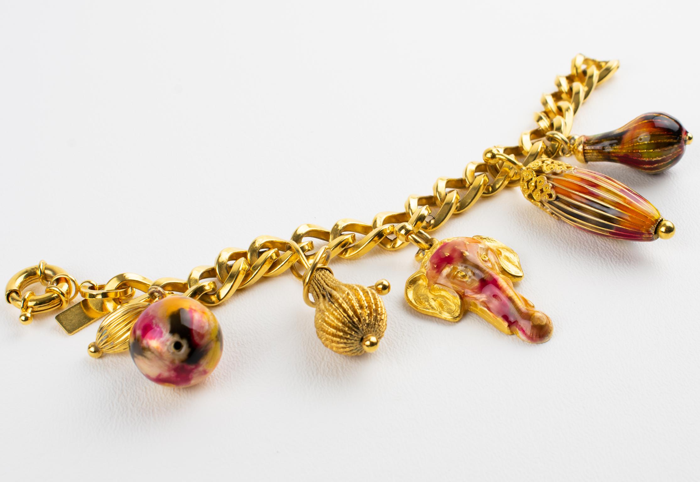 Missoni Italia Pulsera de eslabones de cadena de metal dorado con colgantes de esmalte en venta 6