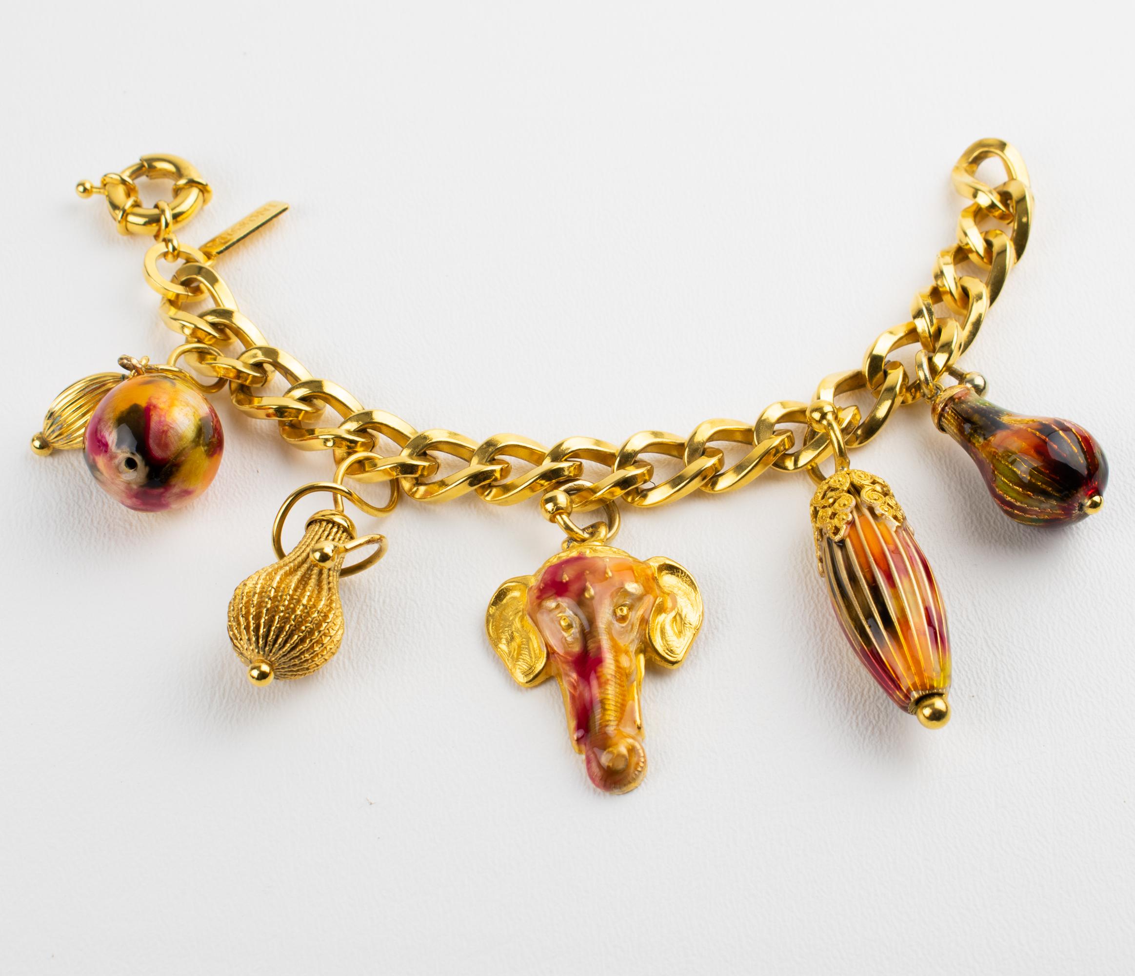 Missoni Italia Pulsera de eslabones de cadena de metal dorado con colgantes de esmalte Moderno en venta