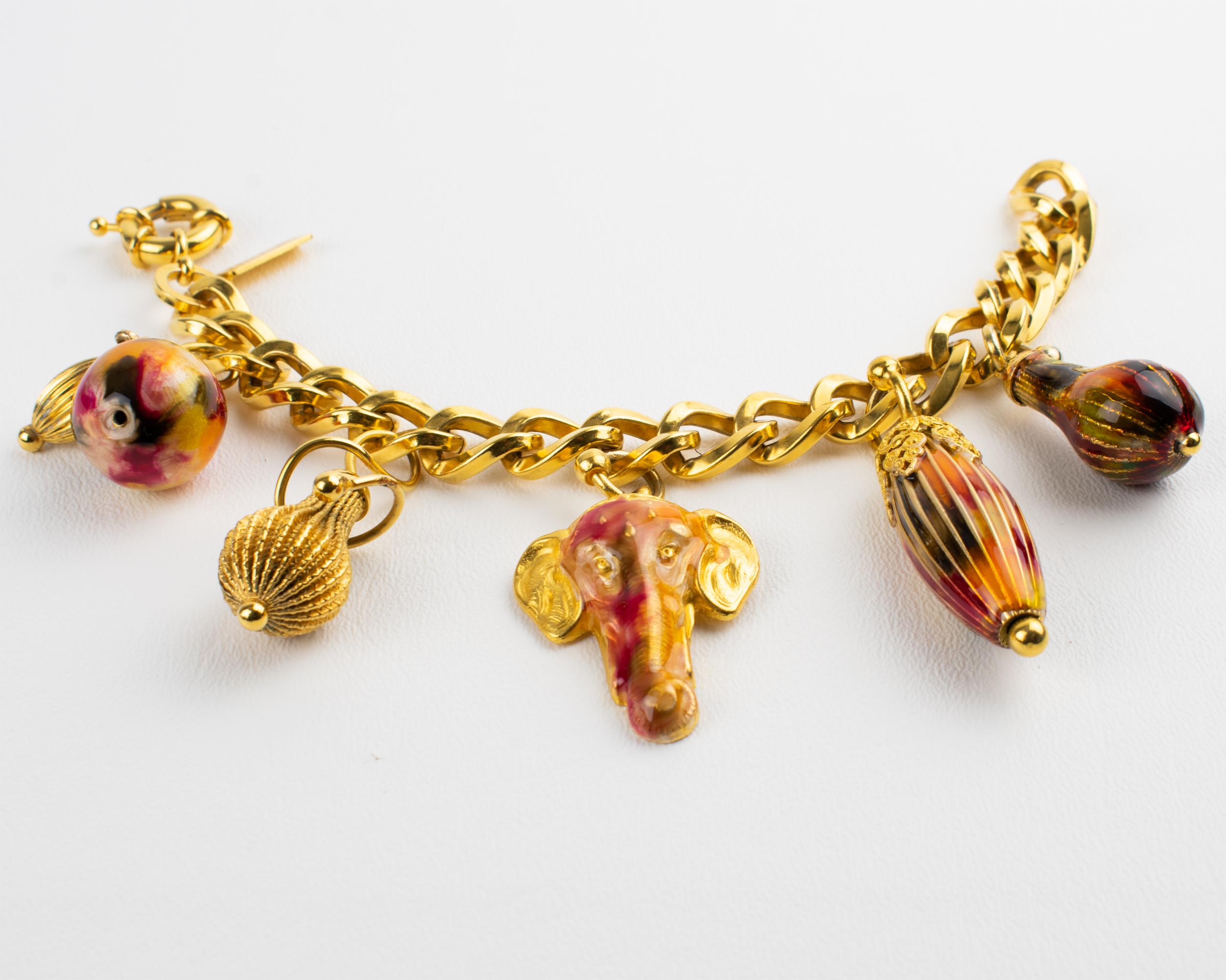 Missoni Italia Pulsera de eslabones de cadena de metal dorado con colgantes de esmalte en Excelente estado para la venta en Atlanta, GA