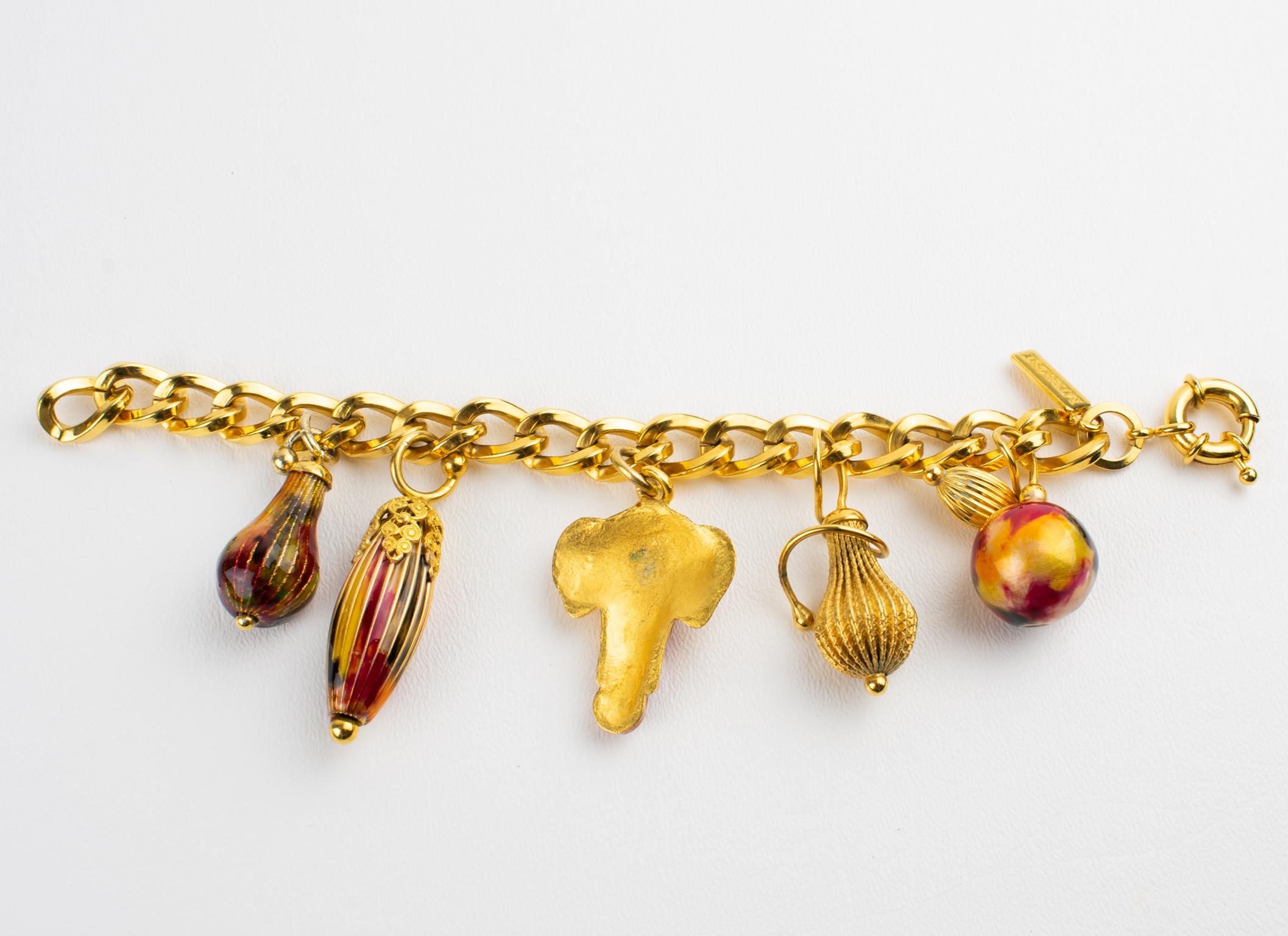 Missoni Italia Pulsera de eslabones de cadena de metal dorado con colgantes de esmalte en venta 1