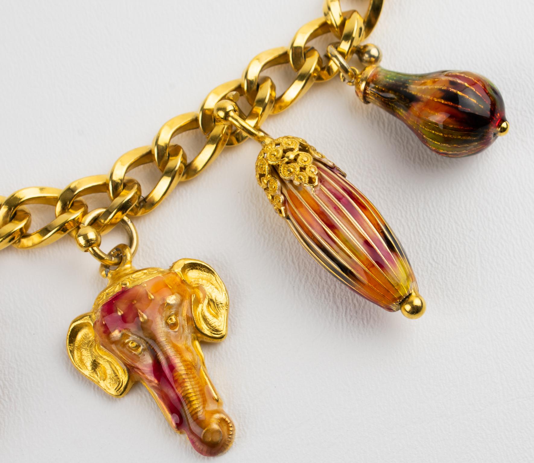 Missoni Italia Pulsera de eslabones de cadena de metal dorado con colgantes de esmalte en venta 4