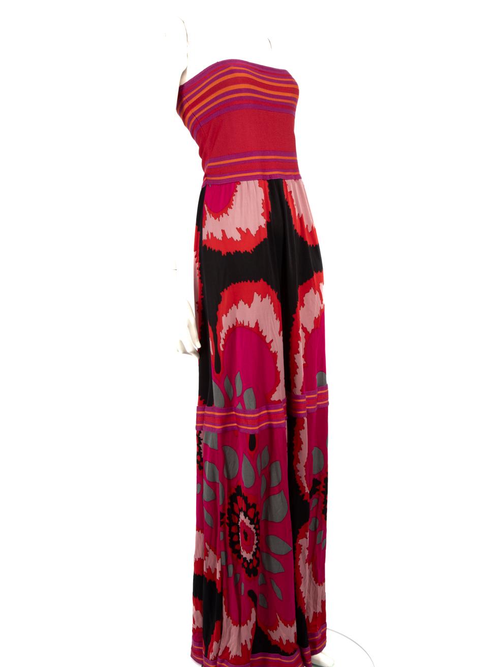 CONDITION is Very good. Minimal wear to dress is evident. Minimal wear to the top front section where some small pull to the weaves and the hook on the hook and eye is partially detached on this used M Missoni designer resale item.
 Details
