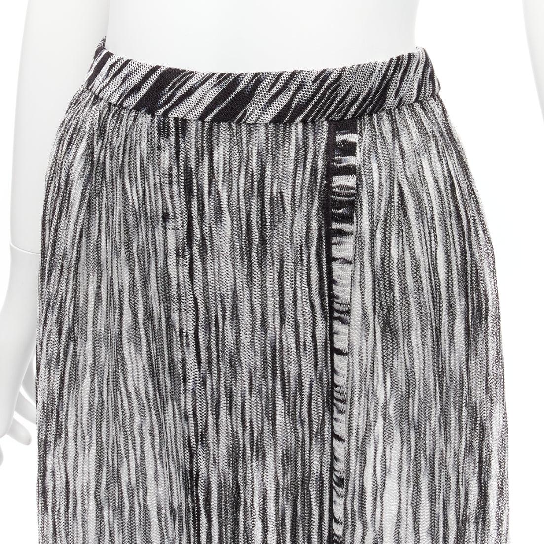 MISSONI Mare black white melange knit elastic wrap sarong skirt IT38 XS
Reference: SNKO/A00319
Brand: Missoni
Material: Rayon
Color: Black, White
Closure: Elasticated
Extra Details: Elasticated waistband.
Made in: Italy

CONDITION:
Condition: Unworn