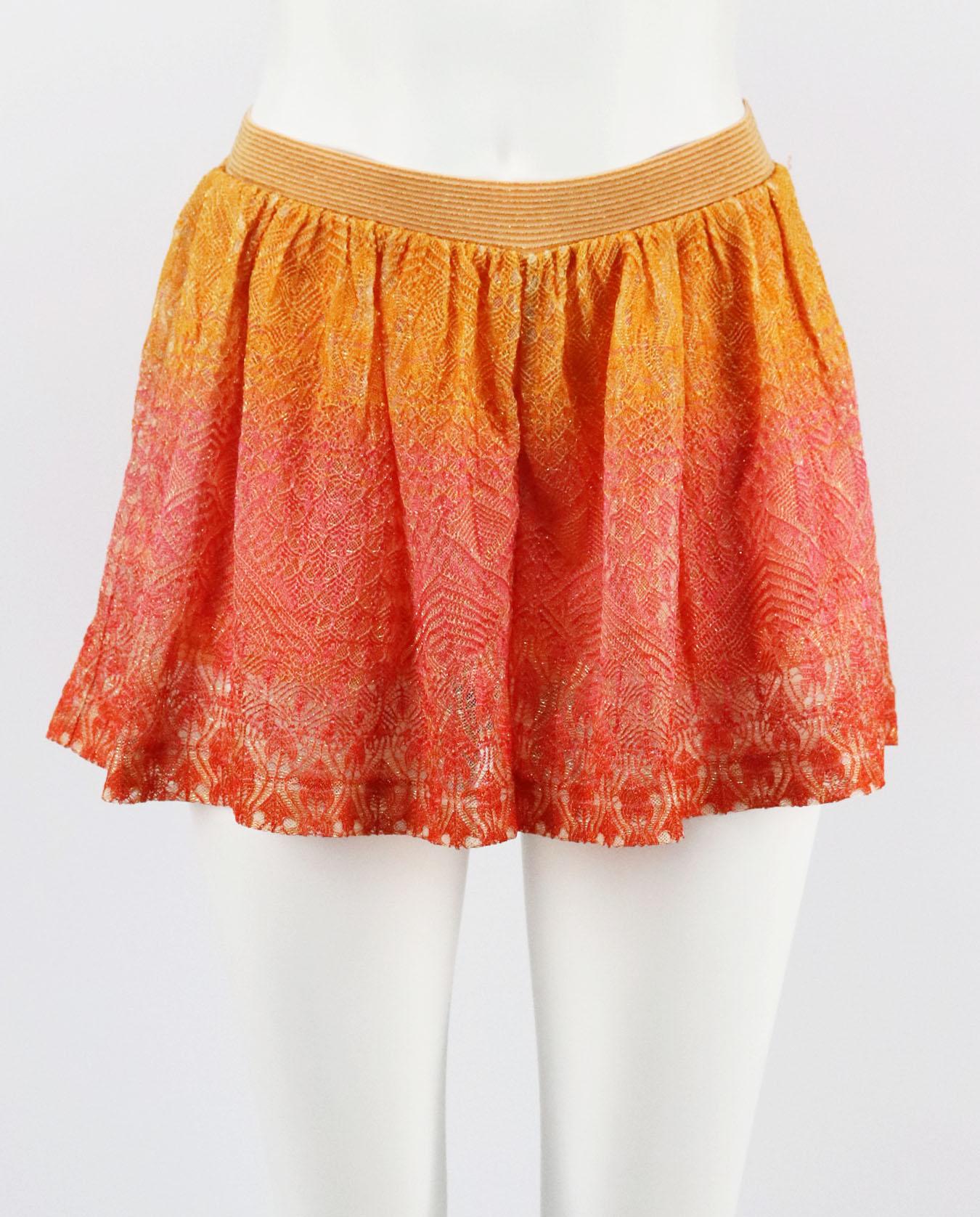 These shorts by Missoni have been expertly crochet-knitted in Italy from kaleidoscopic yarns and fitted with an elasticated waistband for a flexible fit.
Tonal-orange crochet-knit.
Pull on.
87% Rayon, 8% polyester, 5% polyamide; lining: 100%