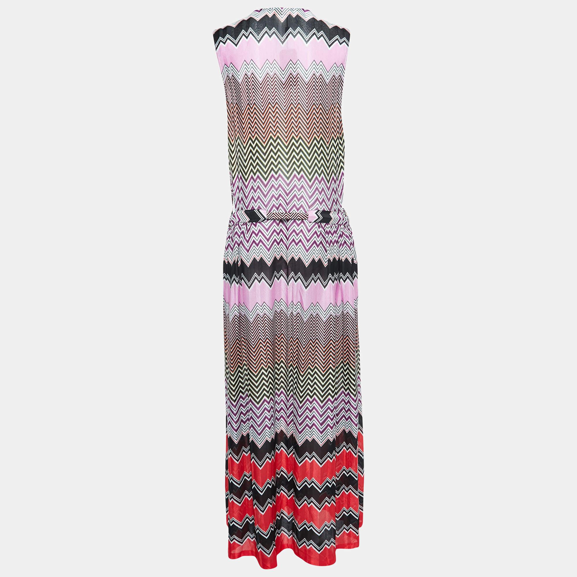 The Missoni Mare cover-up dress is a stunning, beach-ready garment. It features Missoni's signature chevron pattern in vibrant, multicolored hues. This lightweight, sleeveless dress is perfect for layering over swimwear, with a flowy fit and a