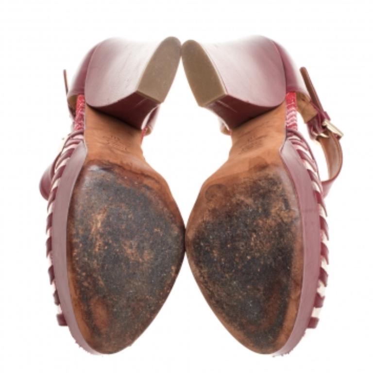 Trust Missoni to not only revamp your style but also add a whole lot of charm to your everyday looks! These maroon peep-toe sandals come crafted from leather and feature PVC detailed vamp straps. They exhibit buckled ankle straps and are equipped