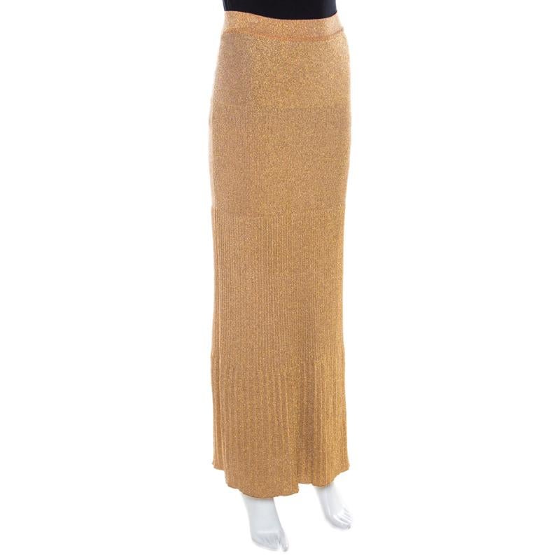 Draw everyone's attention with this glamorous and elegant skirt from Missoni. Add a spark of magic and fashion to your style with this unique metallic gold skirt, which would look best when teamed up with a top and high heeled sandals. Add this