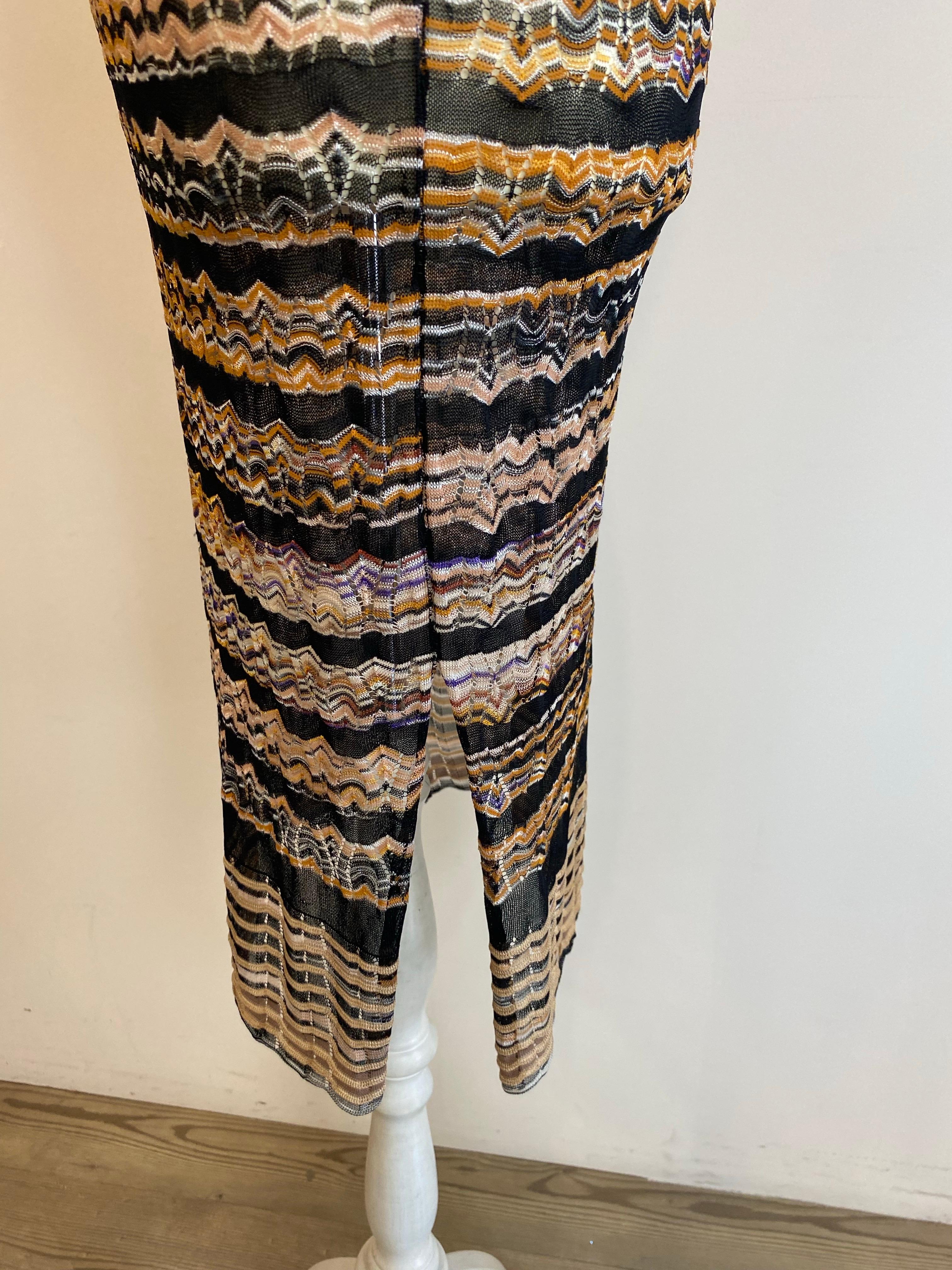 Abito midi Missoni nei toni del nero e del giallo. in vendita 1