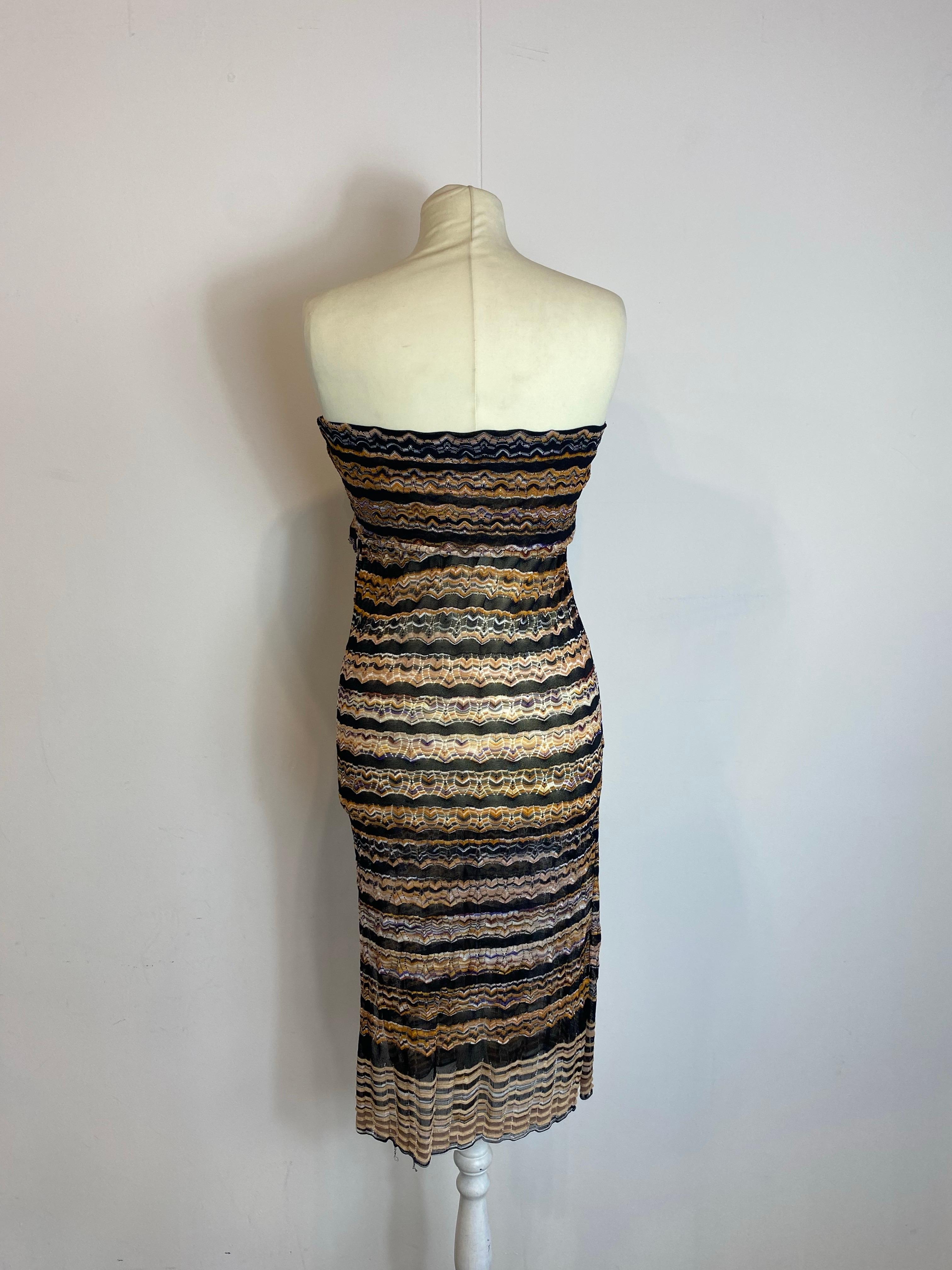 Abito midi Missoni nei toni del nero e del giallo. in vendita 2