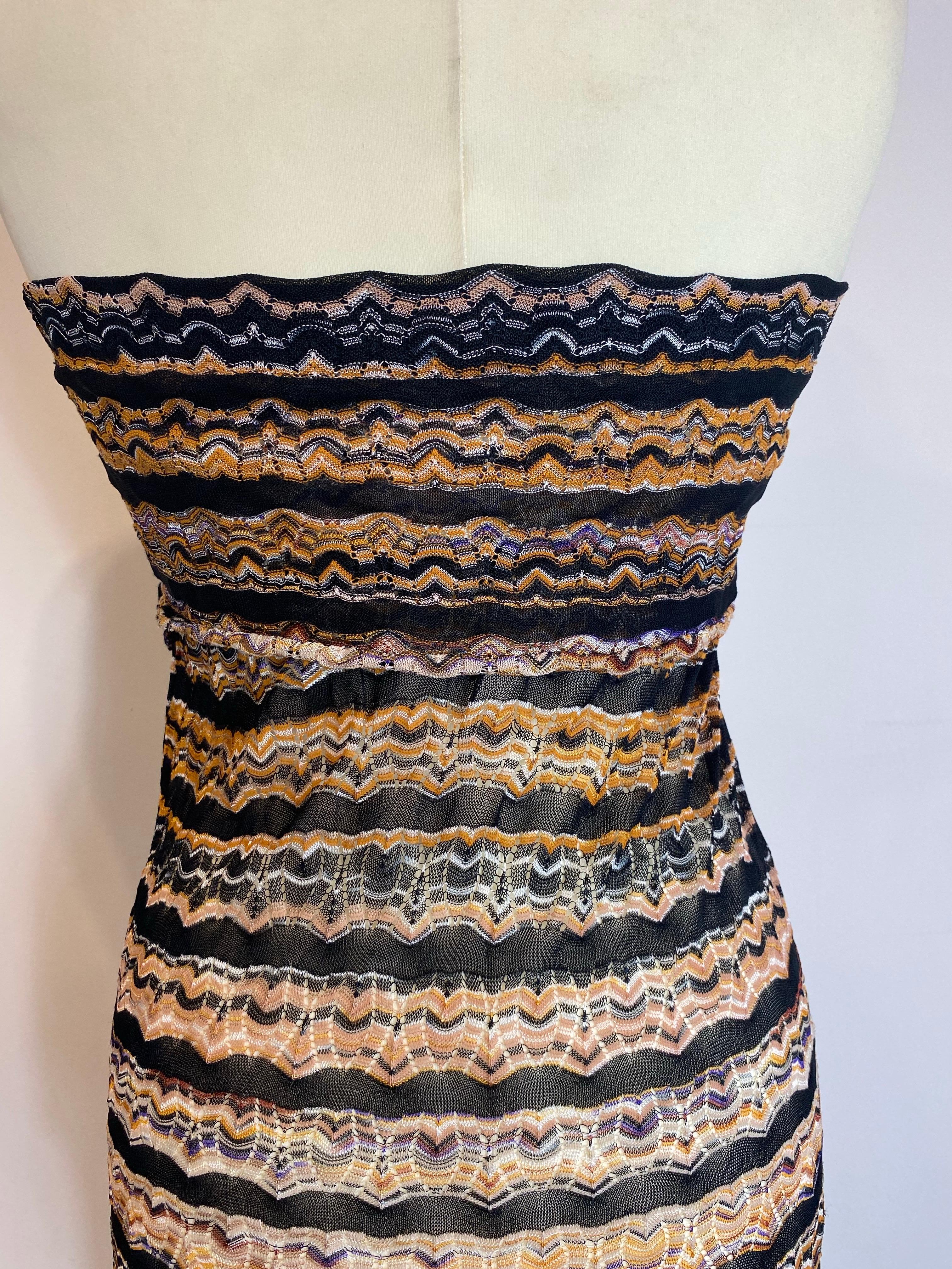Abito midi Missoni nei toni del nero e del giallo. in vendita 3