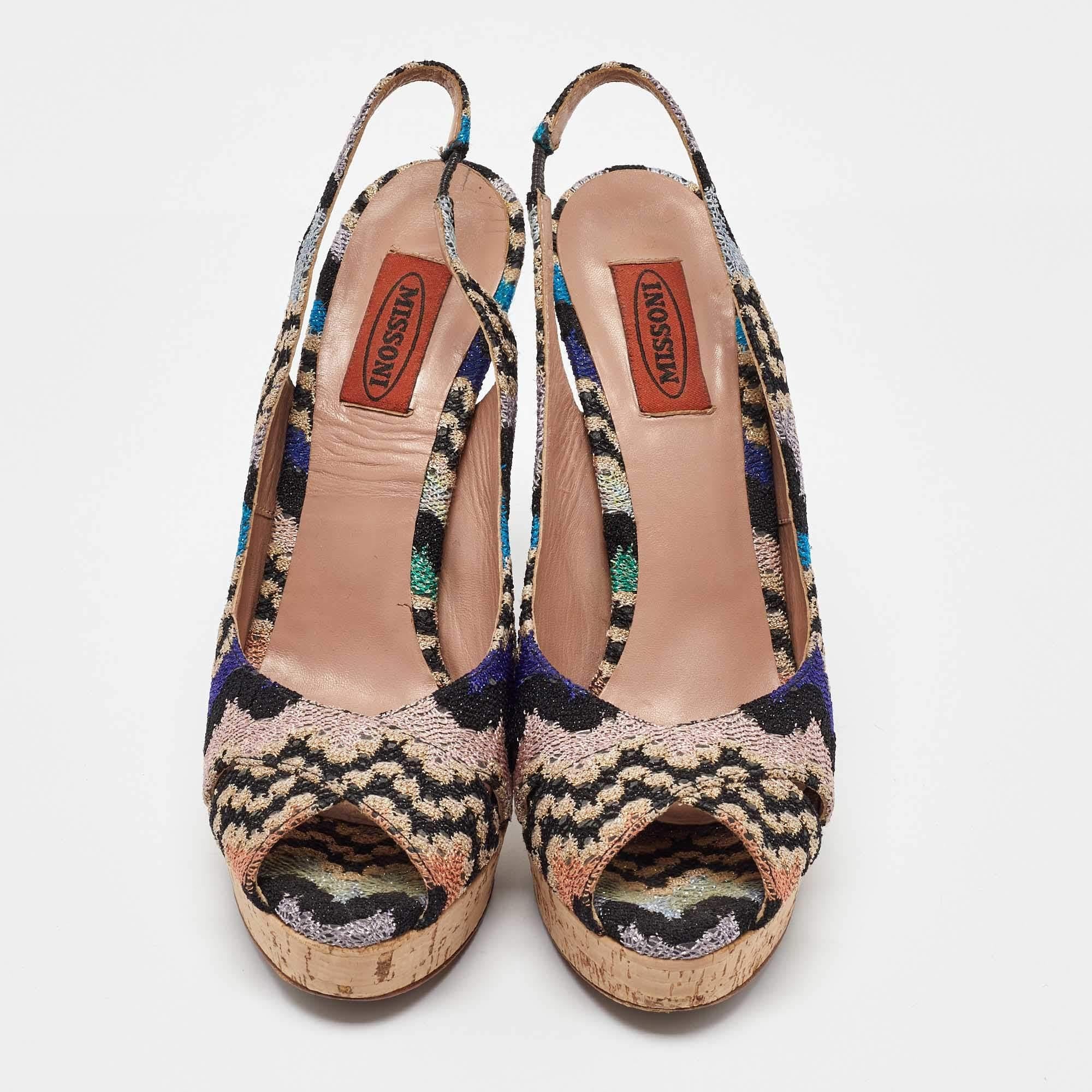 Missoni Mehrfarbige Plateausandalen aus Strickstoff mit Peep Toe und Slingback aus Stoff Größe 39 (Braun) im Angebot