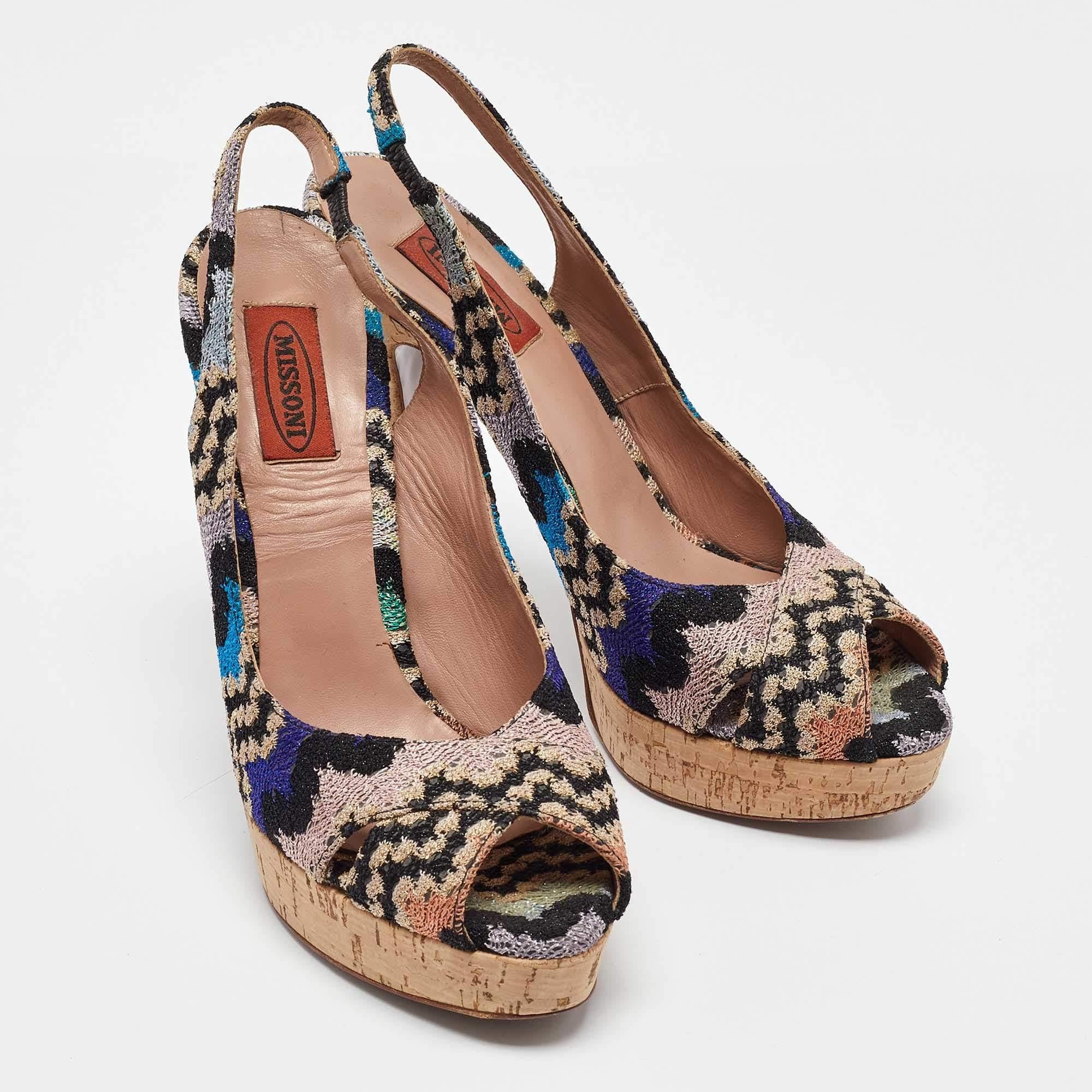 Missoni Mehrfarbige Plateausandalen aus Strickstoff mit Peep Toe und Slingback aus Stoff Größe 39 im Zustand „Gut“ im Angebot in Dubai, Al Qouz 2