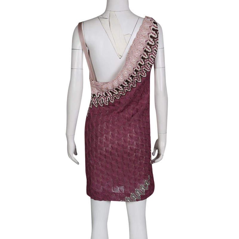 This dress by Missoni is so beautiful, you'll look fashionable every time you slip into it. Knitted in a patterned design, the sleeveless dress is complete with drape details and a stylish rear. A pair of statement heels will look great with this